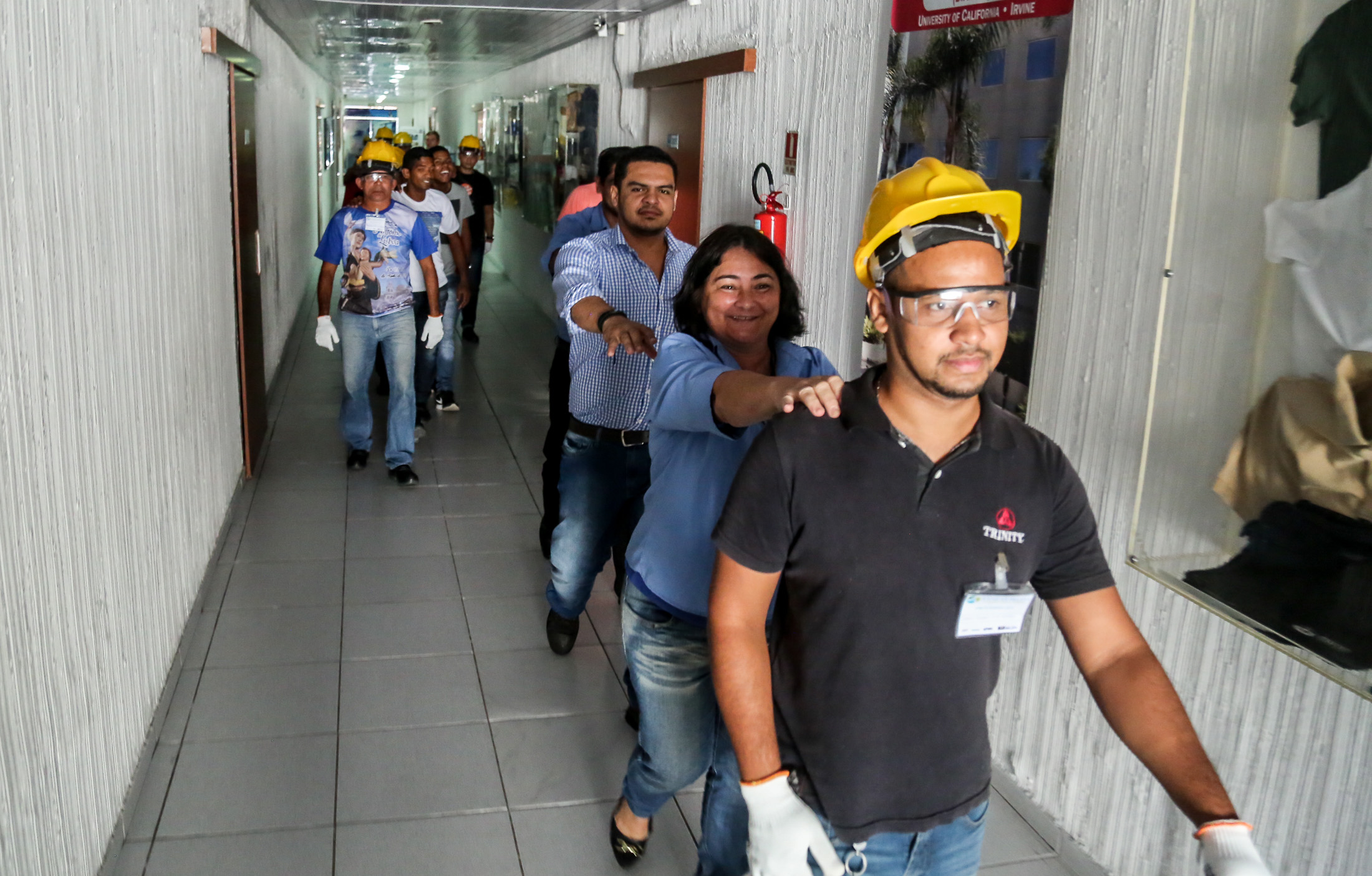Aulas de prevenção e combate a incêndio orientam alunos em curso de eletricista