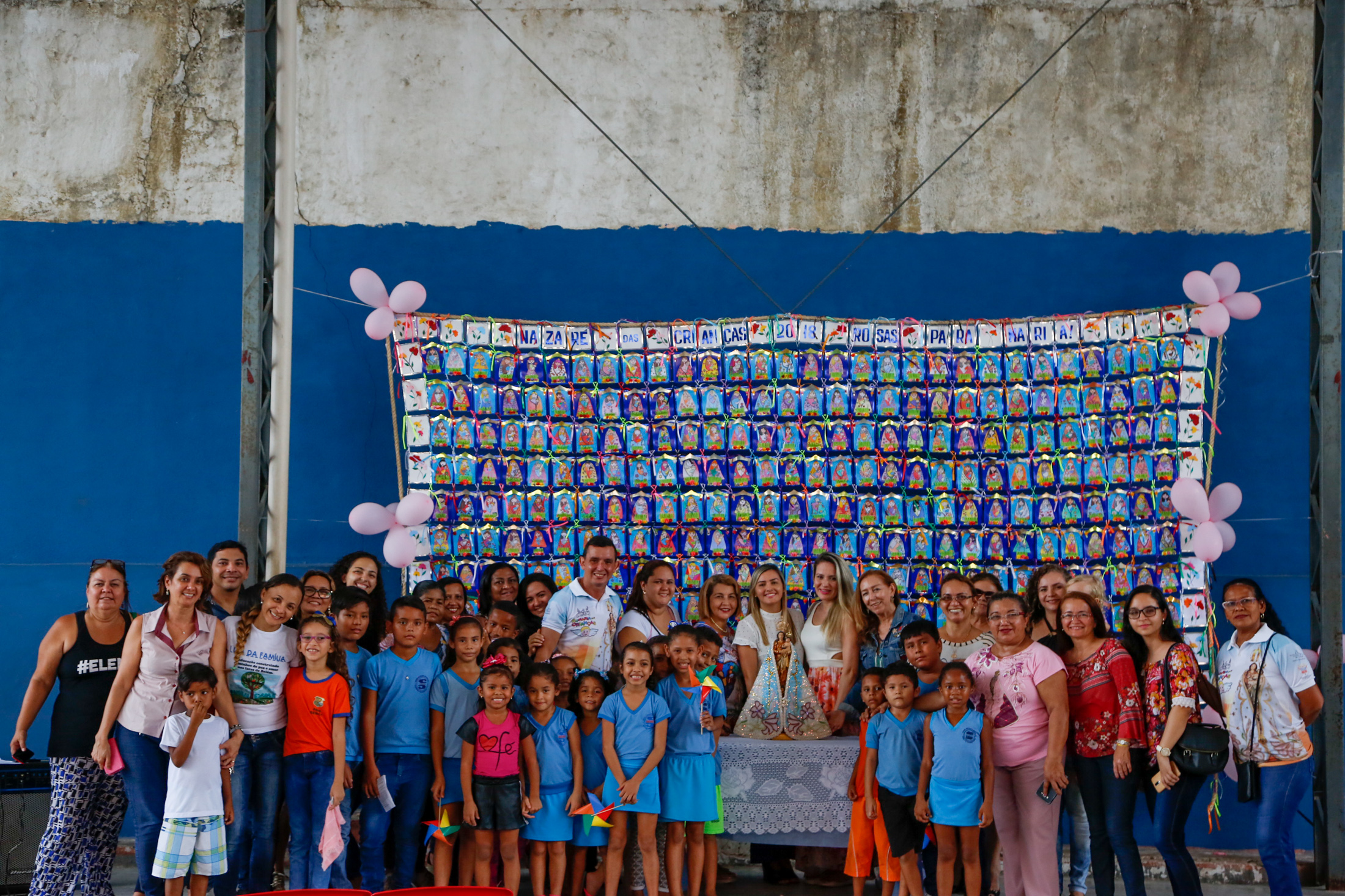 Escola municipal expõe desenhos de alunos em painel que registra o Círio de Nazaré