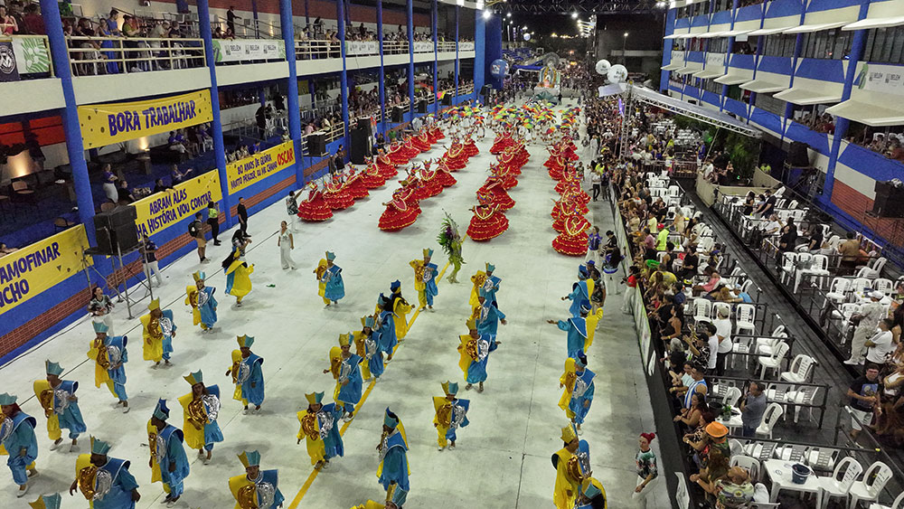 Império Pedreirense fecha a primeira noite do desfile com empolgação