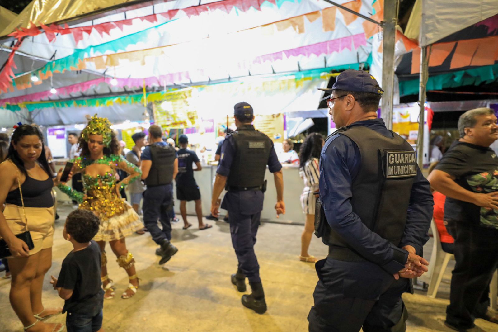Primeiro dia do Arraial promovido pela Prefeitura de Belém leva 15 mil pessoas à praça Waldemar Henrique