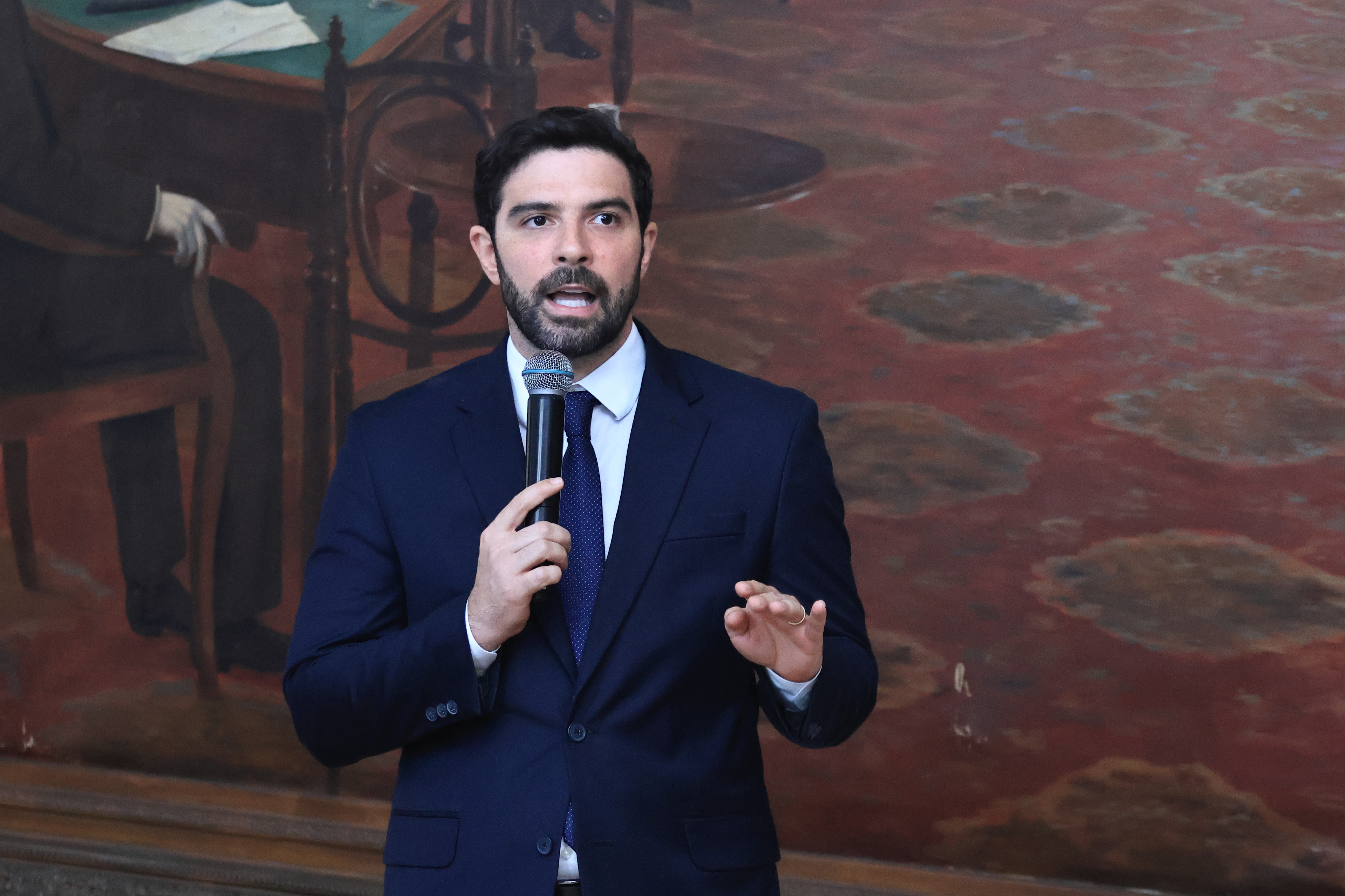 Prefeito Igor entrega medalhas e assina convênio para monumento da COP30
