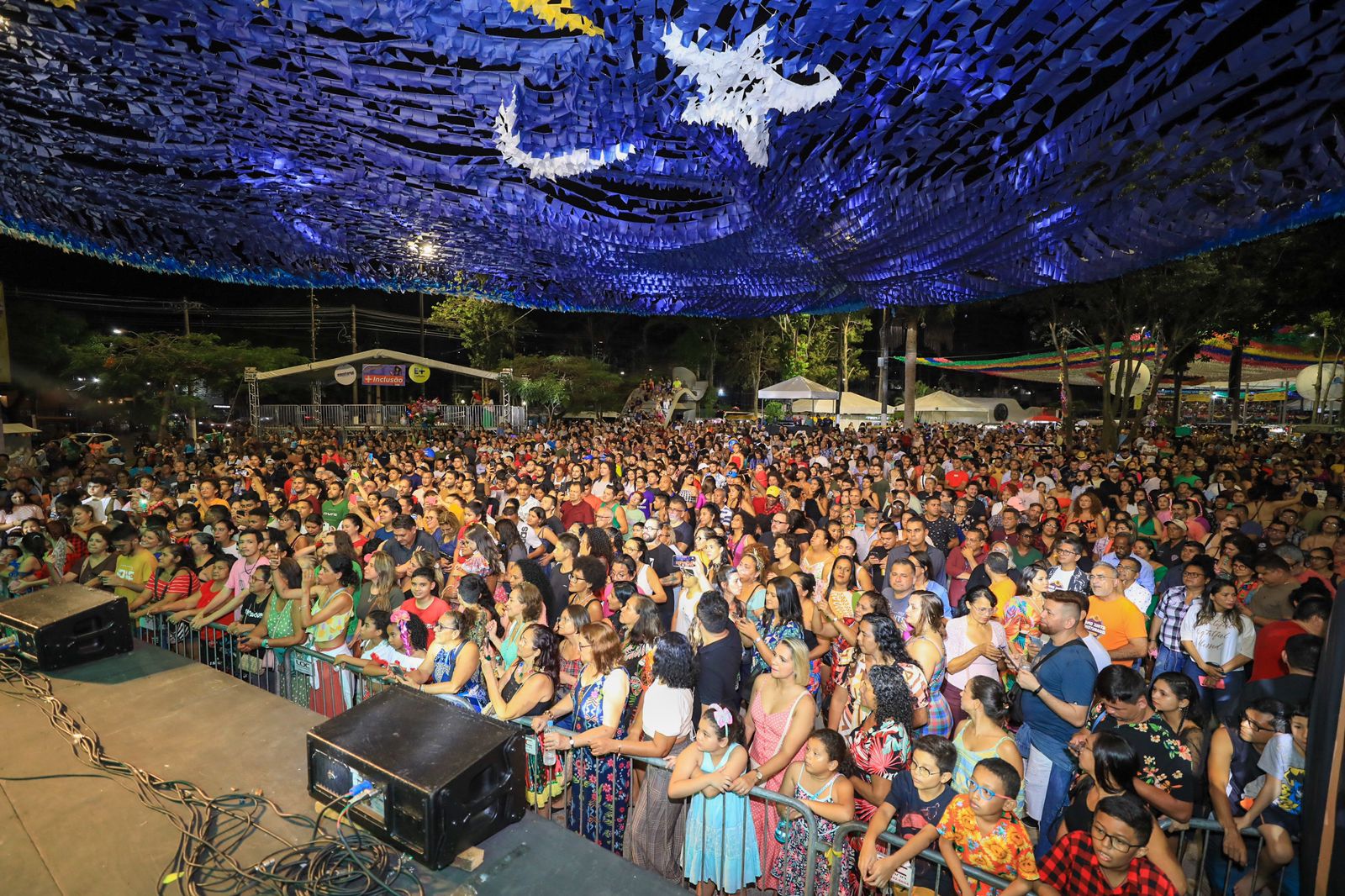 Primeiro dia do Arraial promovido pela Prefeitura de Belém leva 15 mil pessoas à praça Waldemar Henrique