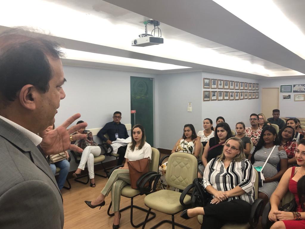 Sesma promove visita de vinculação de gestantes em maternidade da capital