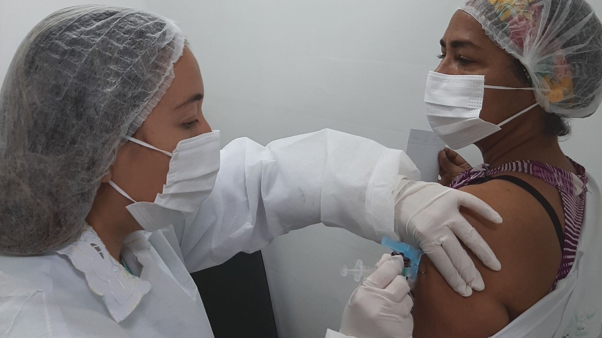 PMB começa a vacinar servidores do Iasb que estão na linha de frente contra a Covid-19