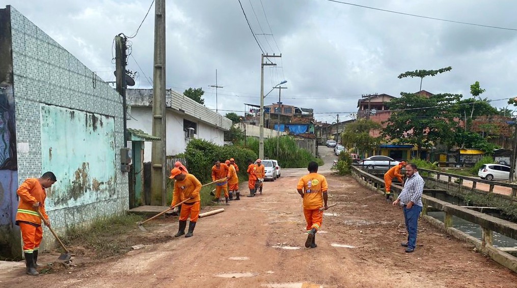 Prefeitura continua com ações de combate aos alagamentos