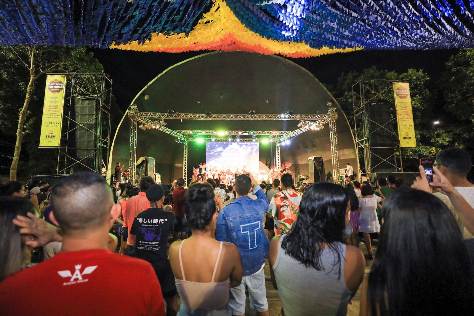 Primeiro dia do Arraial promovido pela Prefeitura de Belém leva 15 mil pessoas à praça Waldemar Henrique