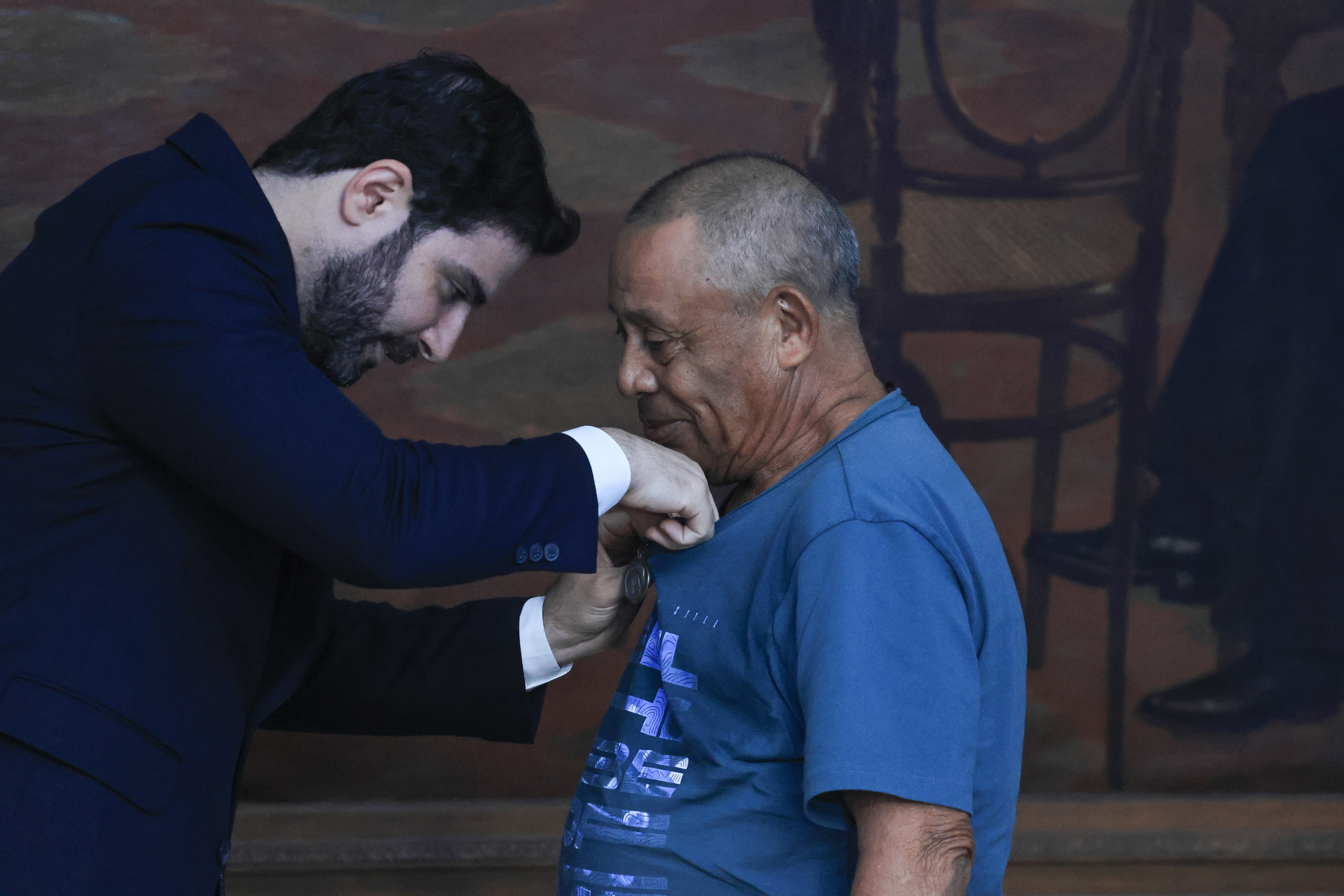 Prefeito Igor entrega medalhas e assina convênio para monumento da COP30