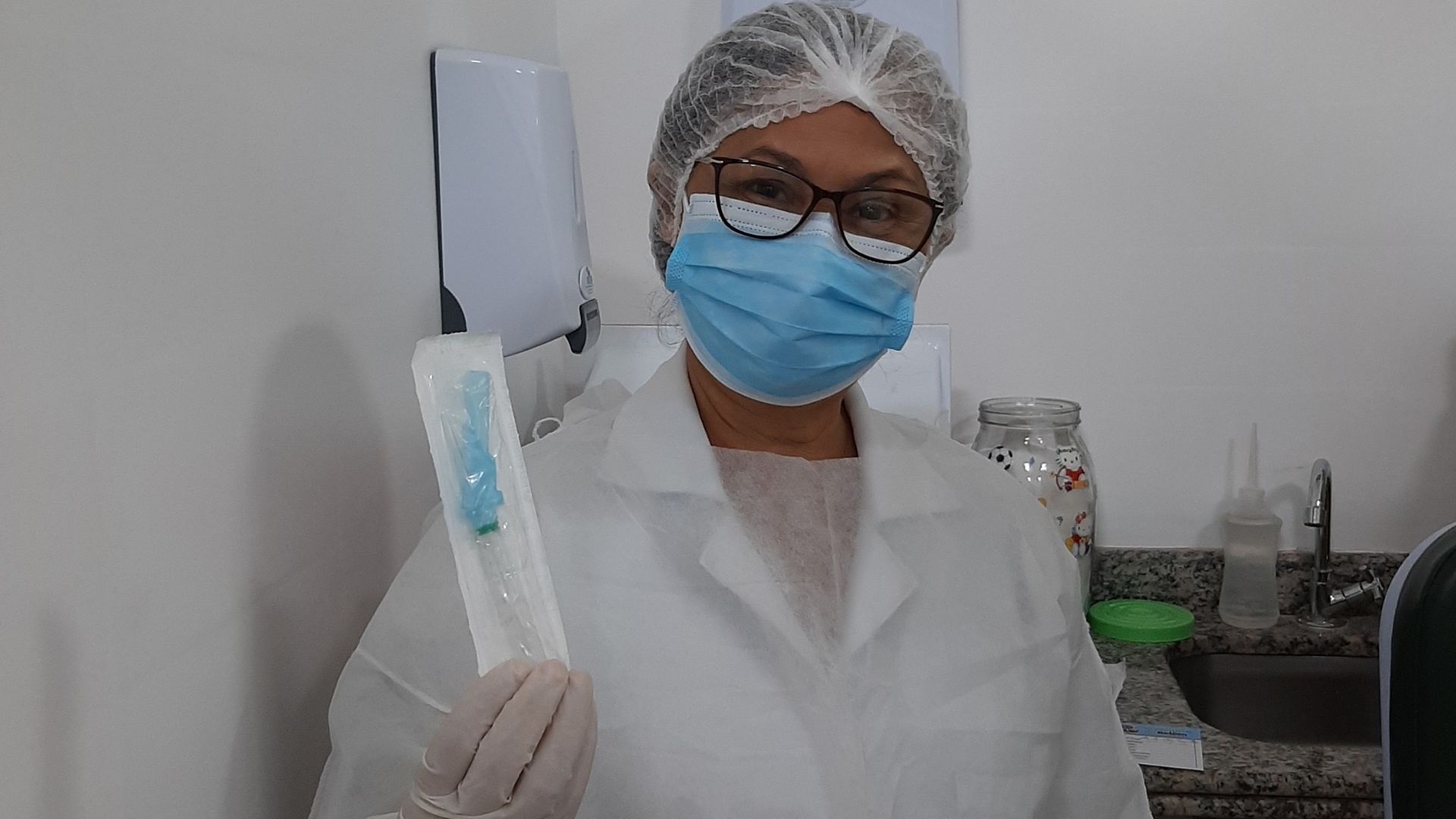 PMB começa a vacinar servidores do Iasb que estão na linha de frente contra a Covid-19