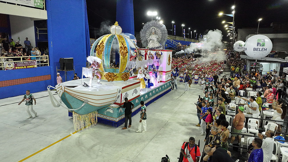 Império Pedreirense fecha a primeira noite do desfile com empolgação
