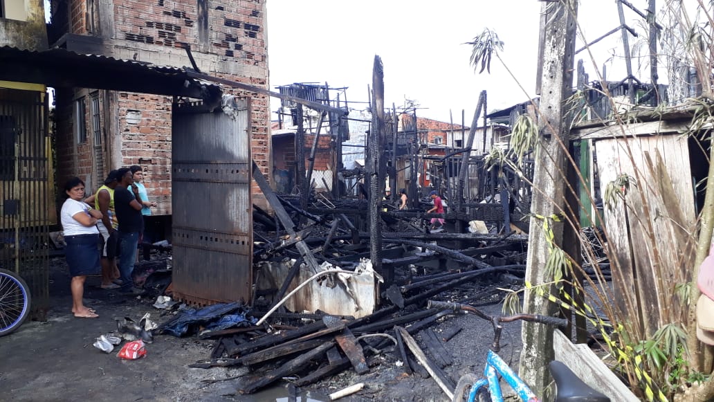 Prefeitura de Belém auxilia famílias vítimas do incêndio no bairro de Canudos
