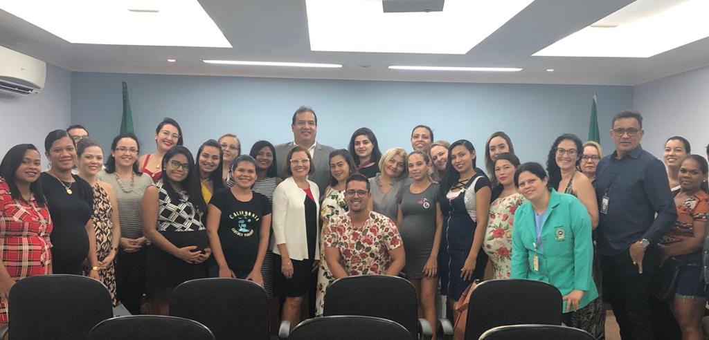 Sesma promove visita de vinculação de gestantes em maternidade da capital
