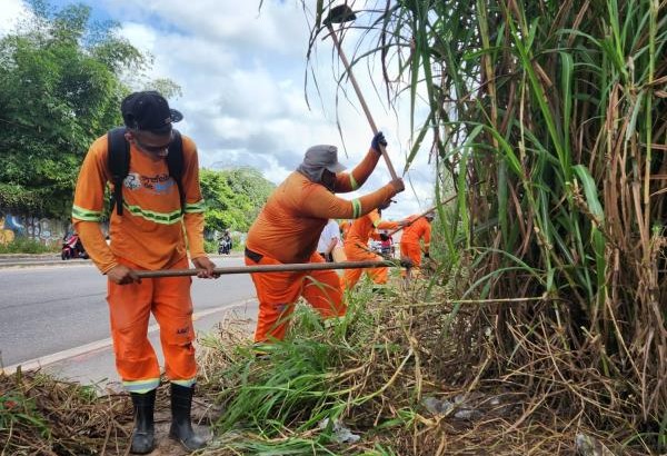 Prefeitura reforça limpeza e desobstrução de canais da cidade