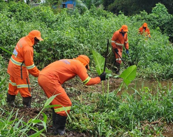 Prefeitura reforça limpeza e desobstrução de canais da cidade