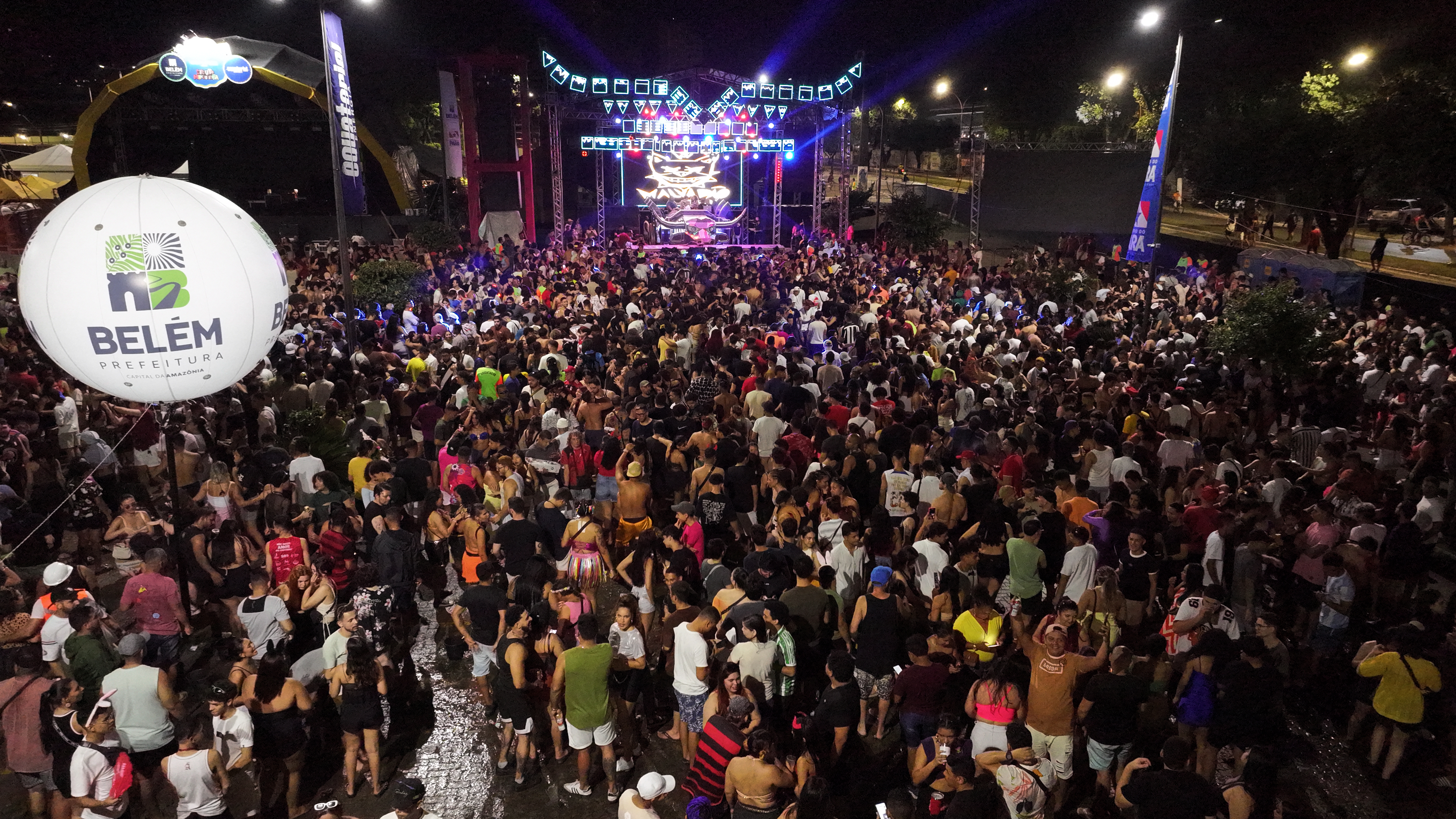 Primeiro dia do Carnaval de Belém atrai milhares ao Porto Futuro
