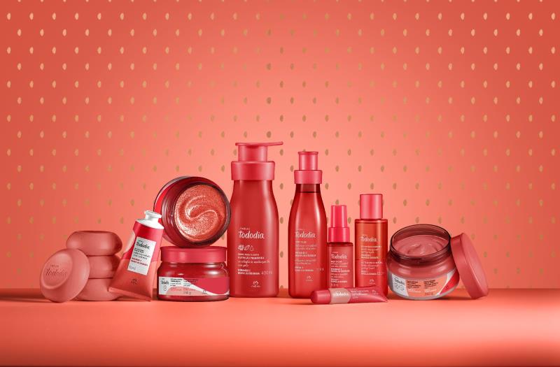 Avon lança campanha “Momento Perfumado” e reforça sua democratização da perfumaria no Brasil