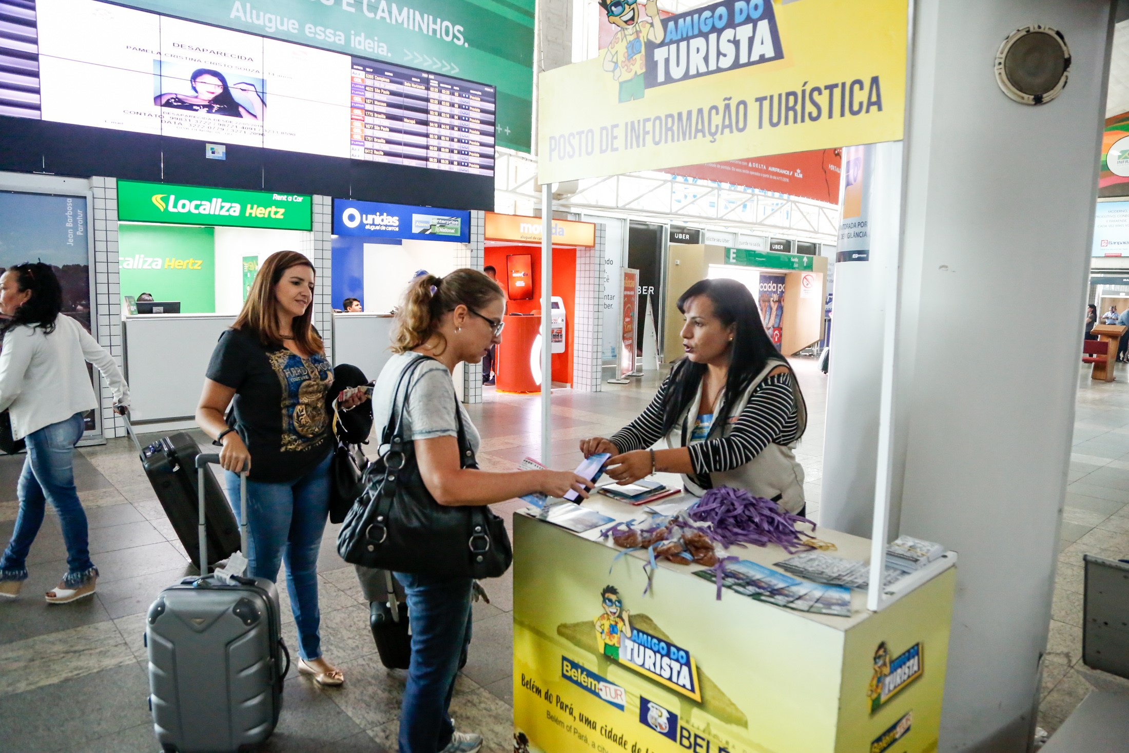 Receptivo da Prefeitura de Belém no Aeroporto acolhe turistas com festa e muita informação