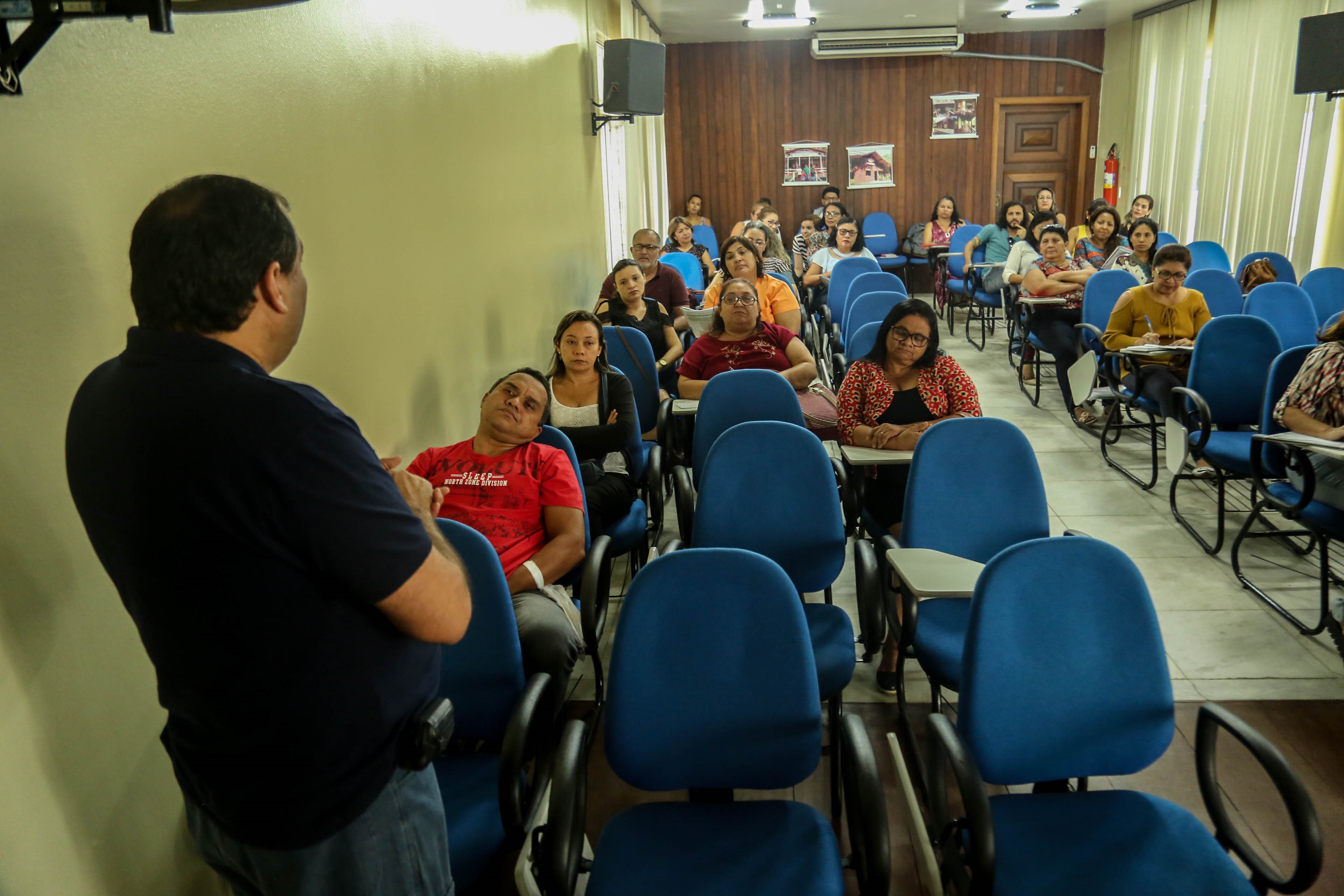 Professores recebem formação continuada em língua portuguesa e matemática