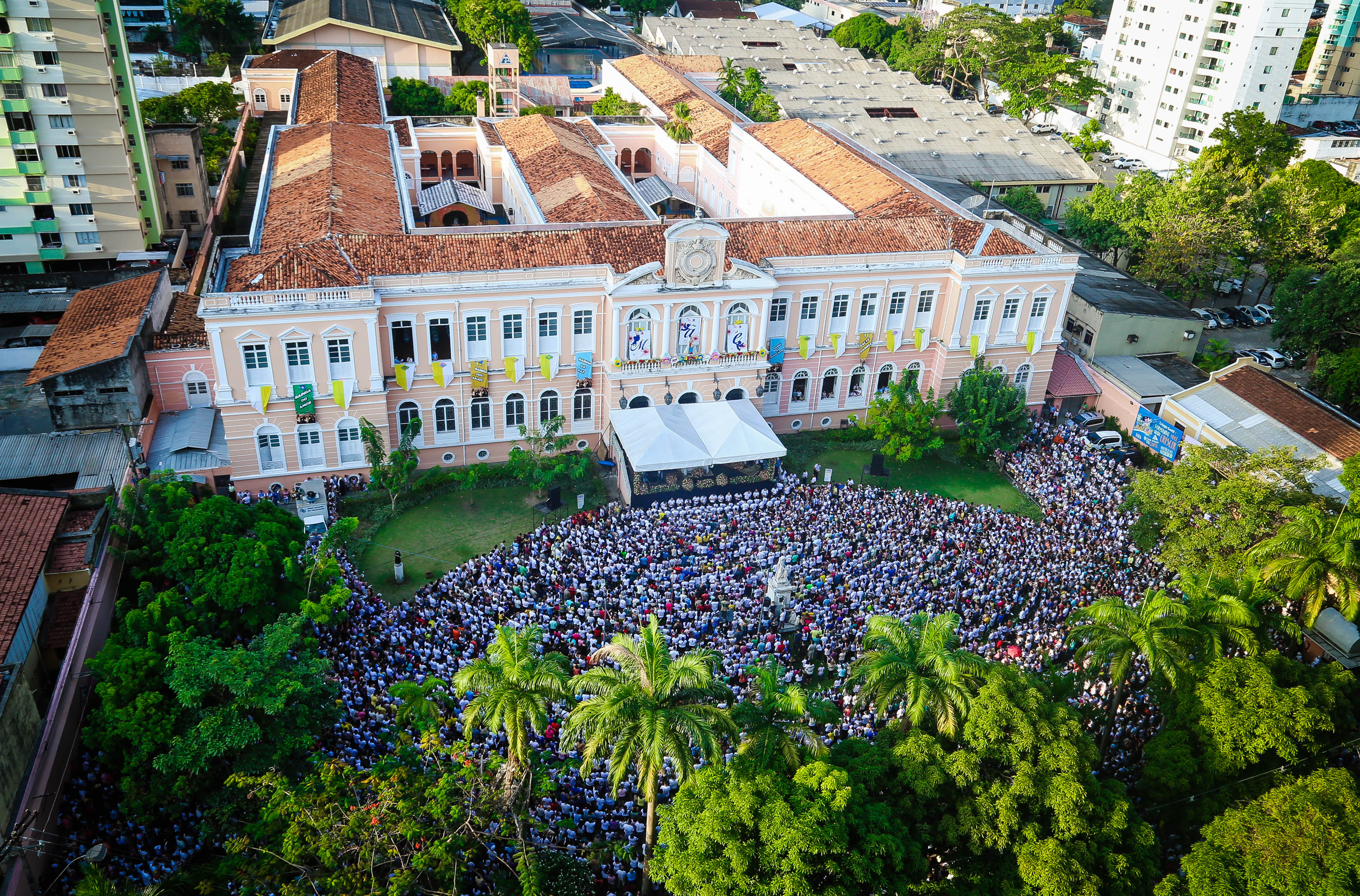 Trasladação reúne milhares de católicos na quinta procissão da Virgem de Nazaré