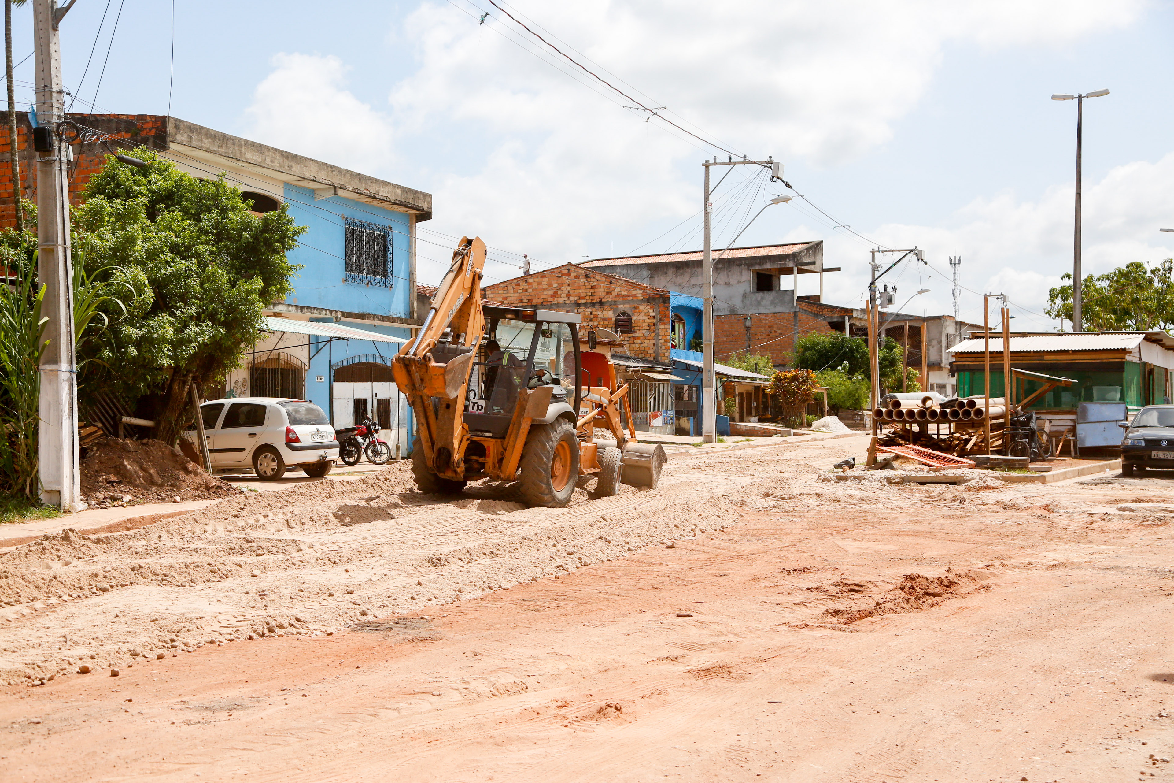Moradores celebram obras de asfaltamento nos bairros do Marco e Canudos