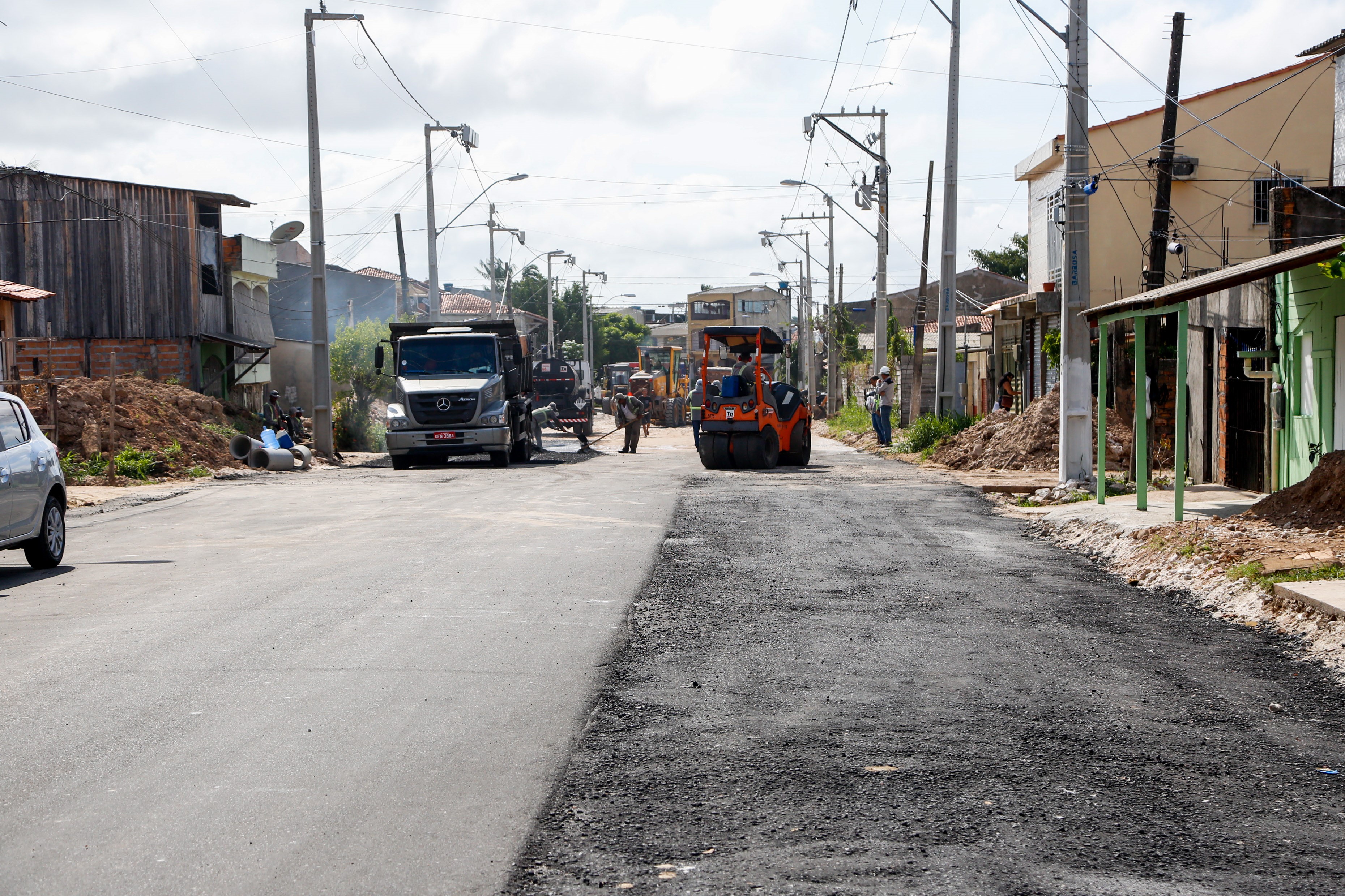 Moradores celebram obras de asfaltamento nos bairros do Marco e Canudos