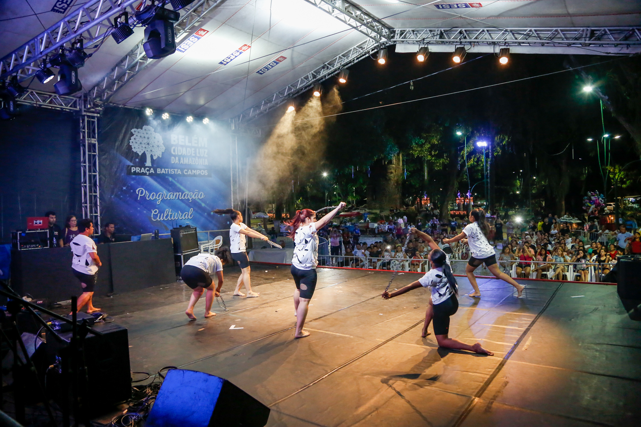 Alunos da Escola de Dança se apresentam no projeto "Belém Cidade Luz da Amazônia"