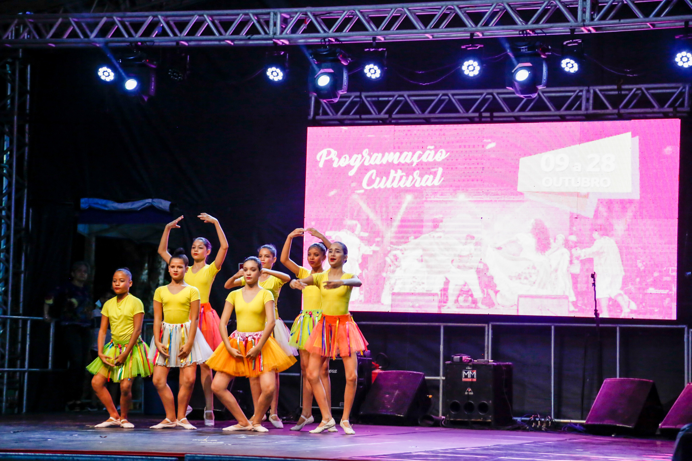 Alunos da Escola de Dança se apresentam no projeto "Belém Cidade Luz da Amazônia"
