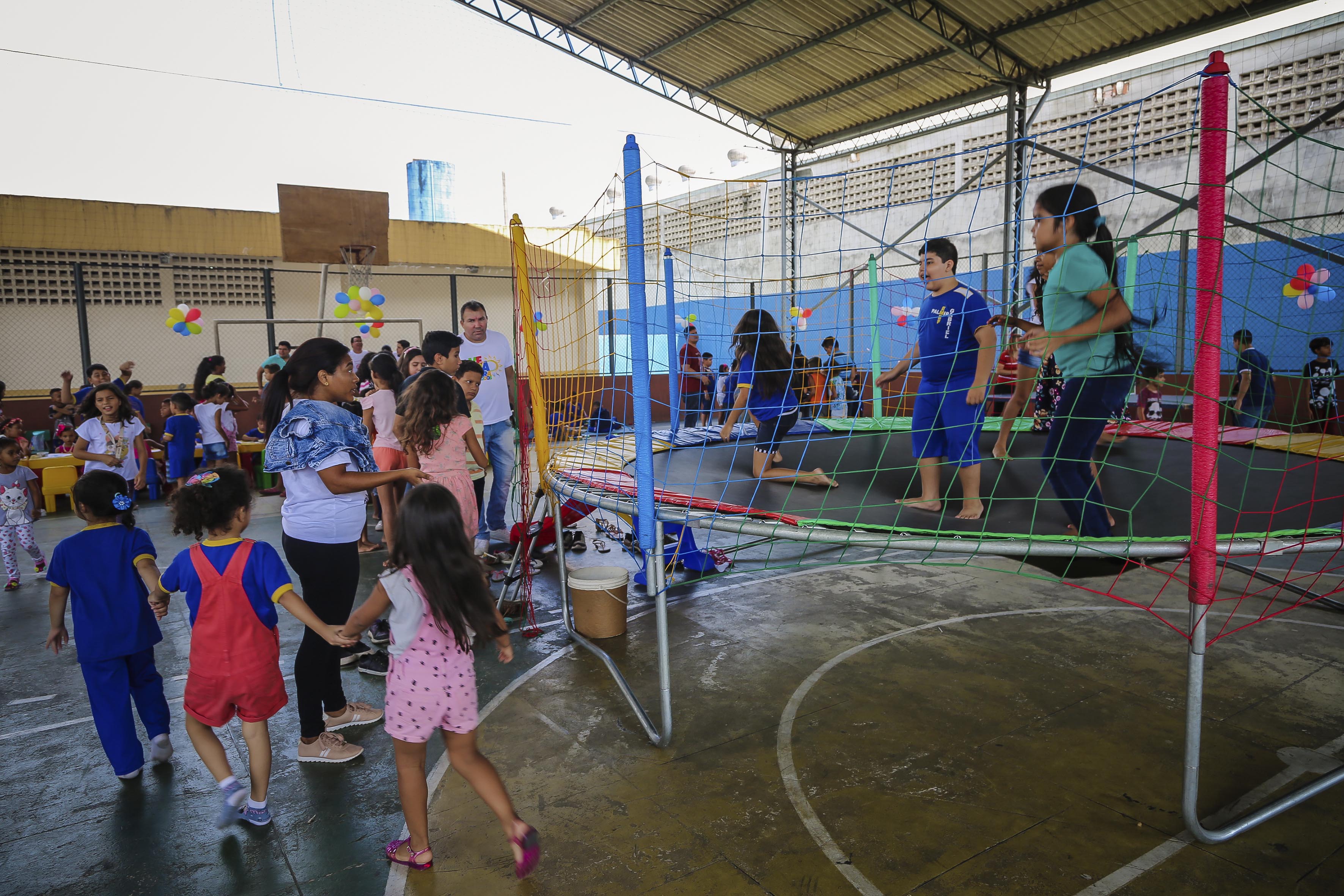 Escola Palmira Gabriel comemora o mês das crianças