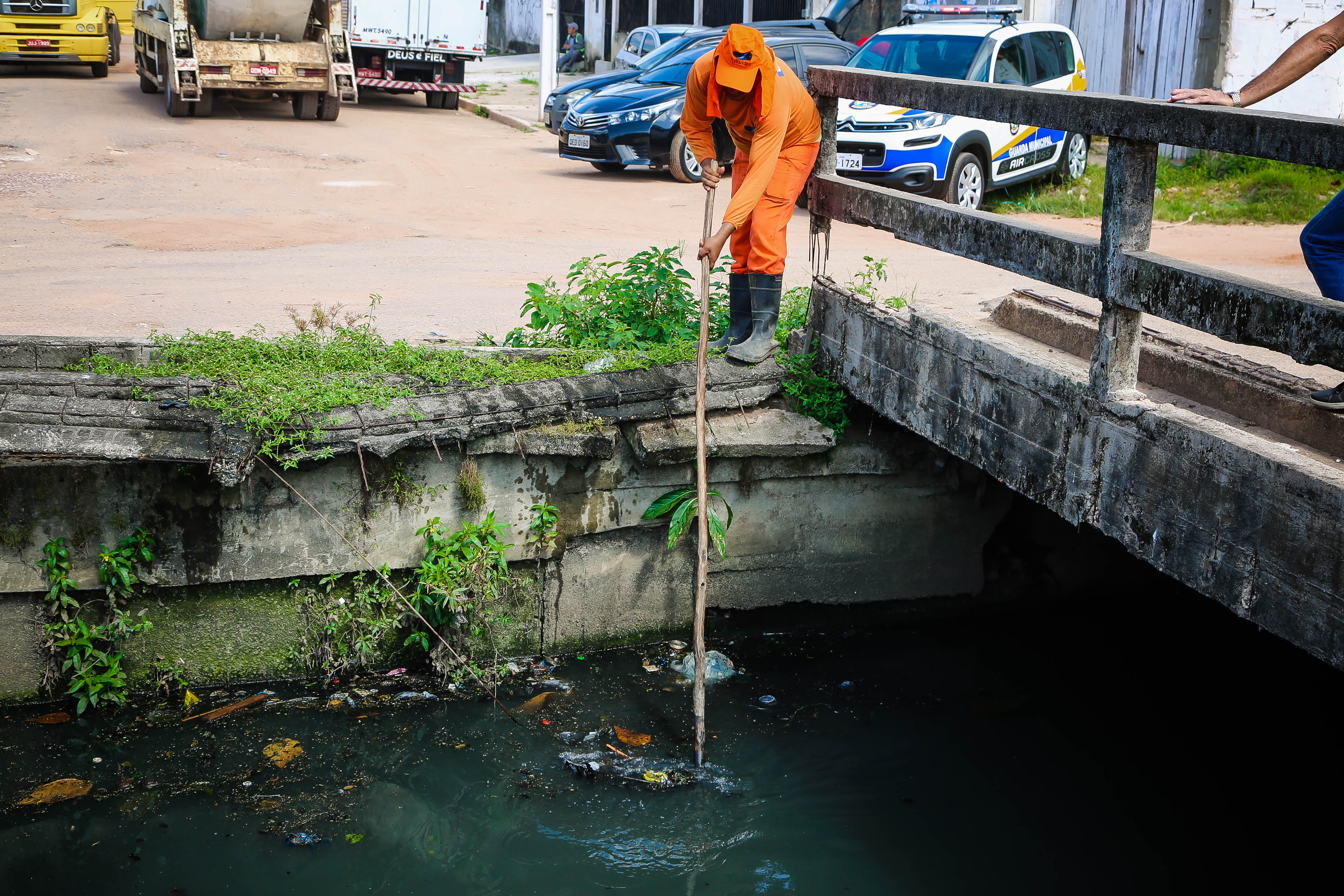 Bairro do Marco recebe obras para melhorar escoamento da água da chuva