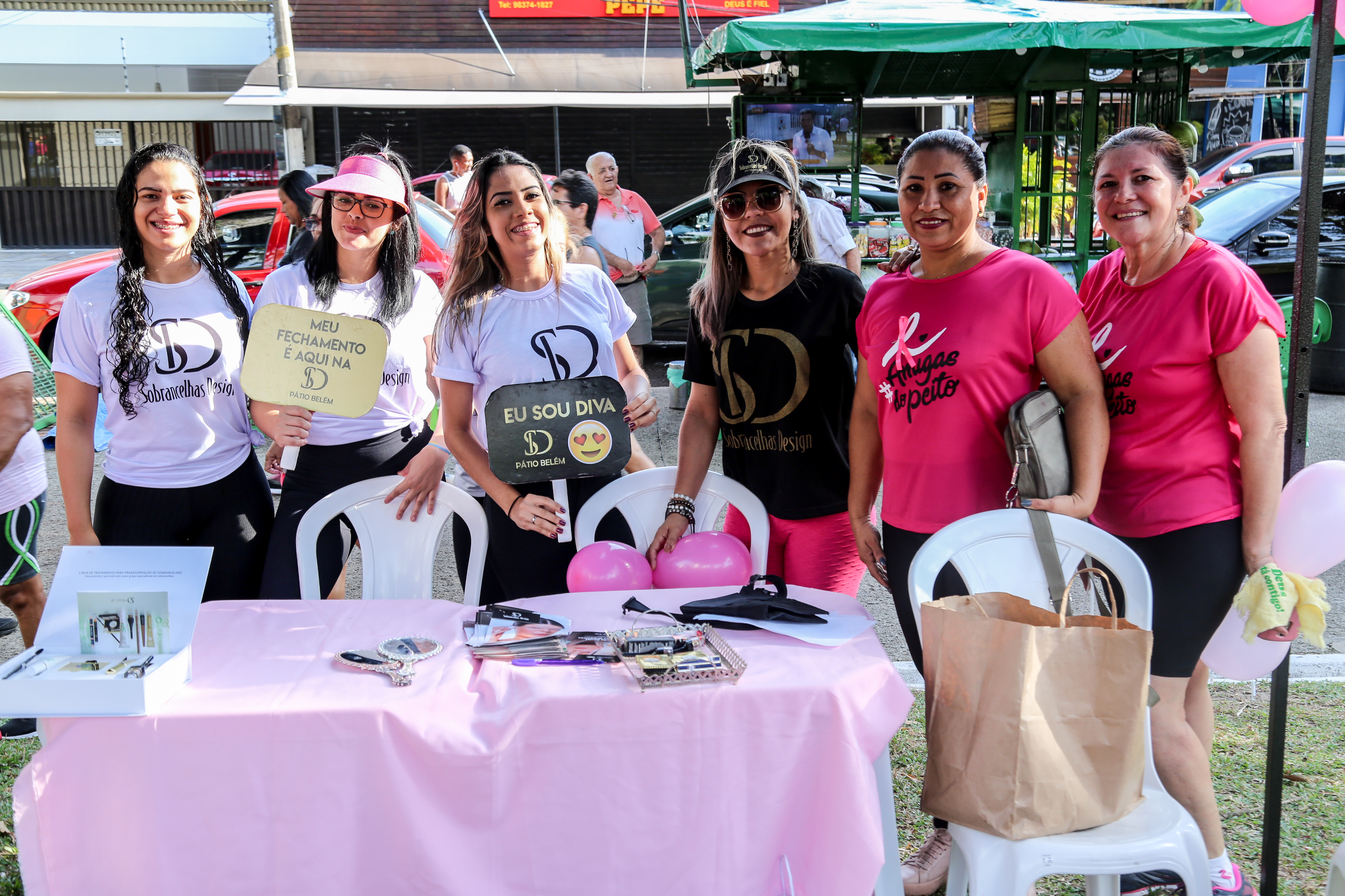 Aulão de ginástica celebra a campanha Outubro Rosa na praça Brasil 