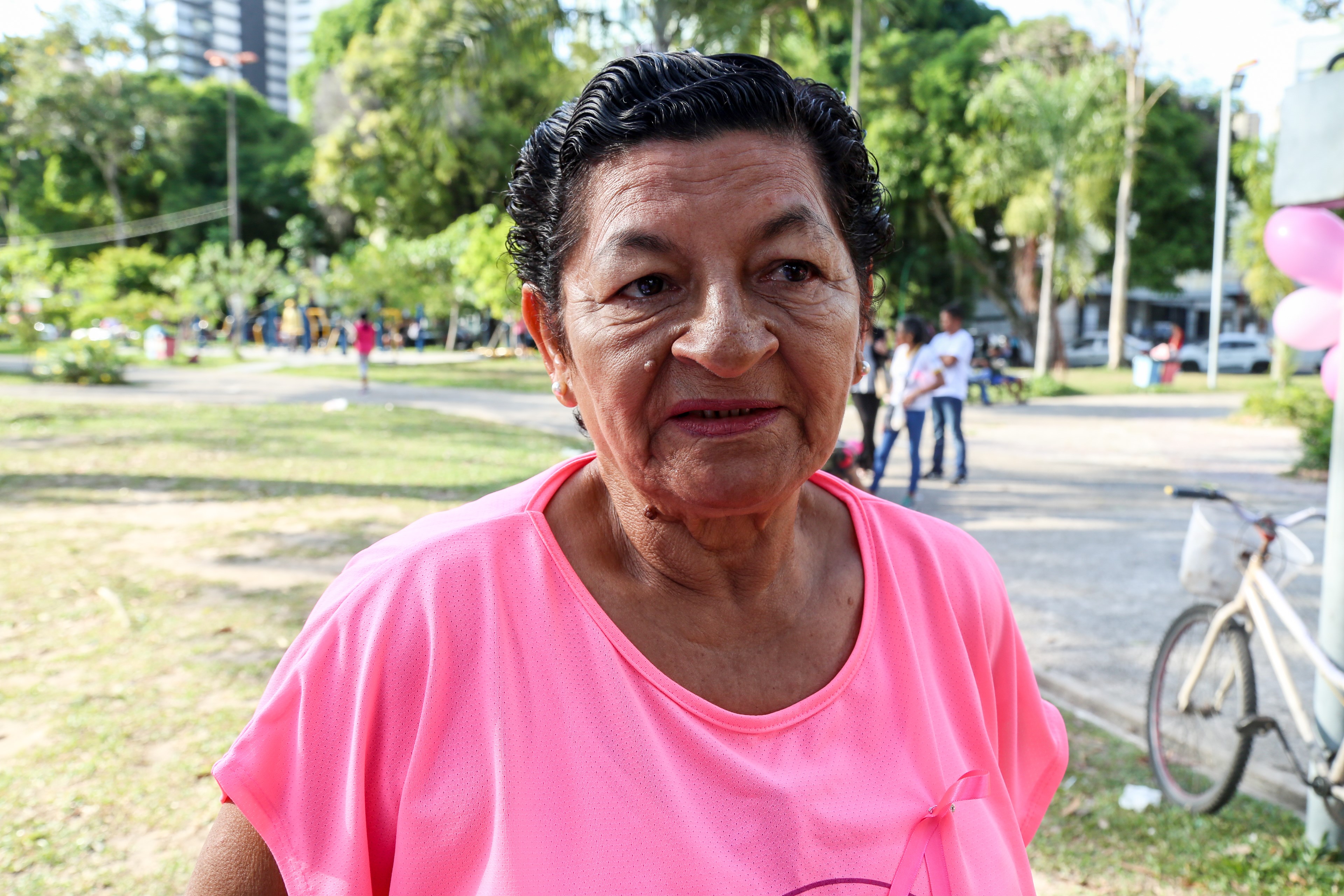 Aulão de ginástica celebra a campanha Outubro Rosa na praça Brasil 