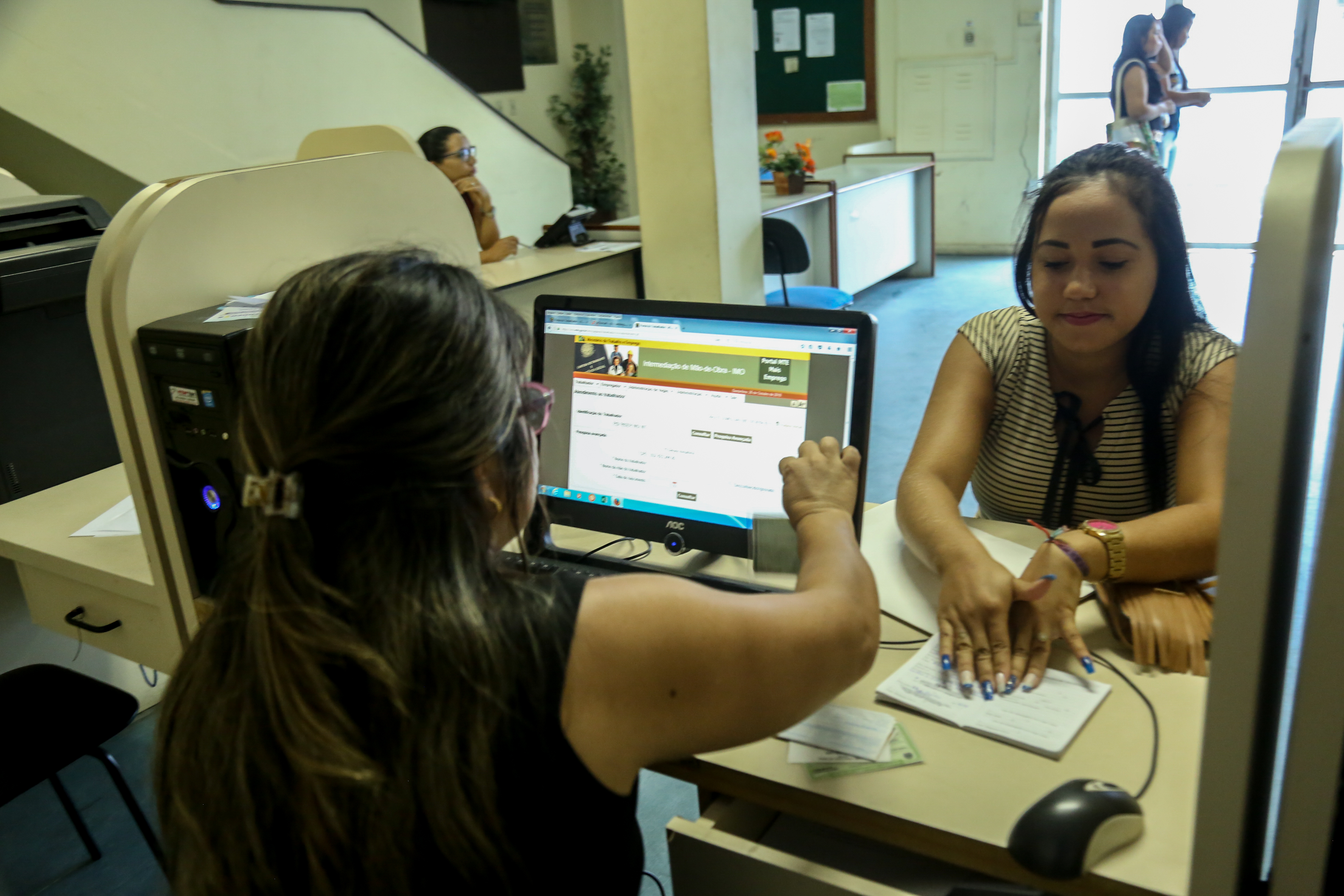 Prefeitura fecha parceria com a Drogasil para inserir pessoas com deficiência no mercado de trabalho