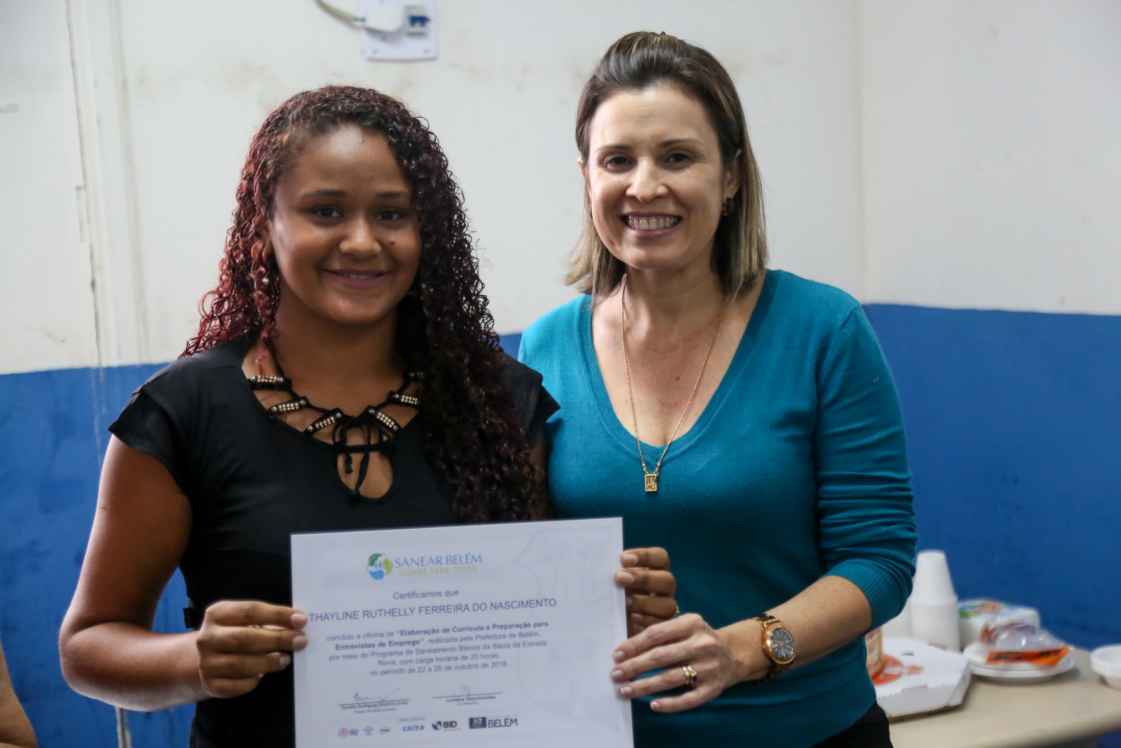 Concluintes de oficina de Currículo recebem dicas de produção visual 
