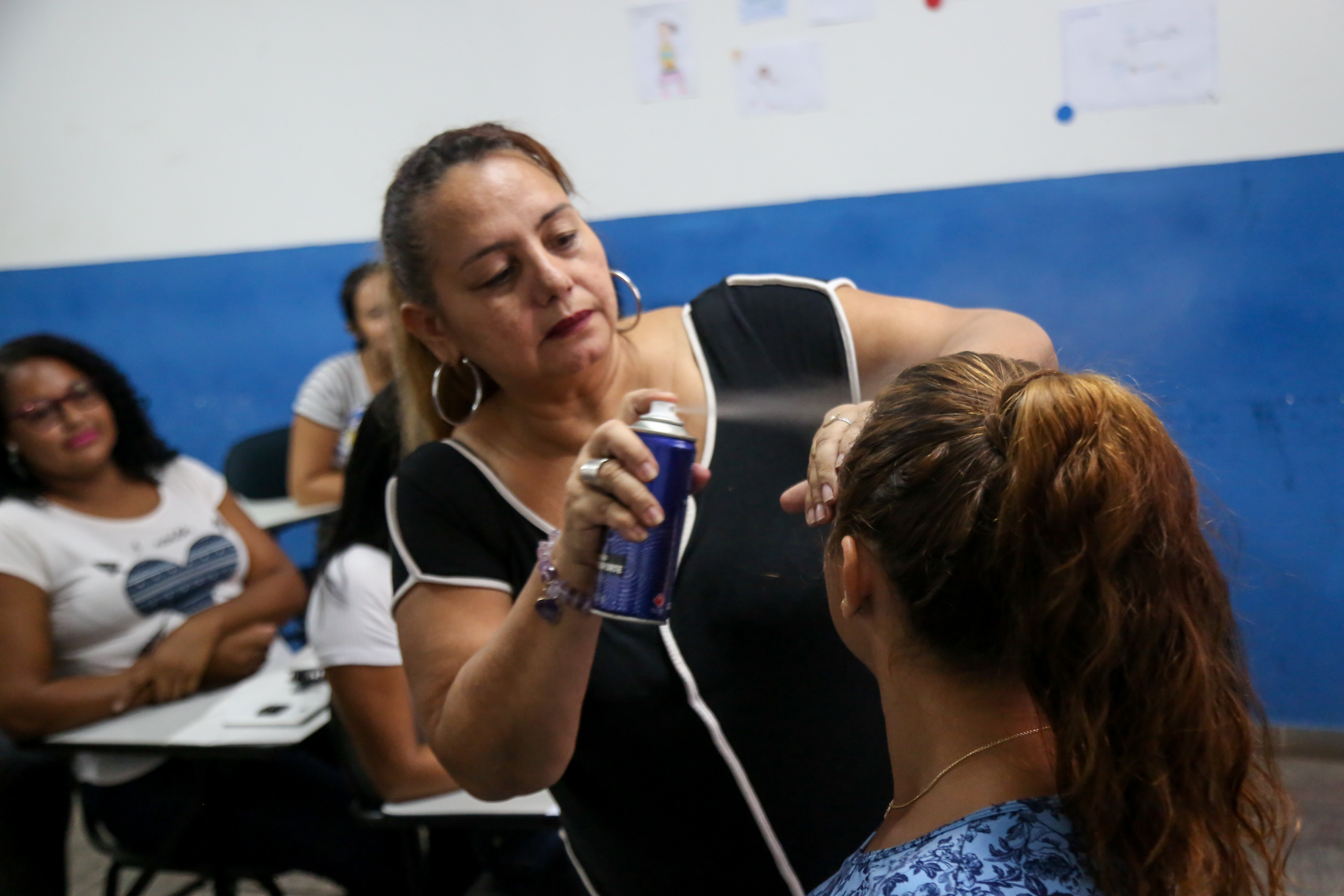 Concluintes de oficina de Currículo recebem dicas de produção visual 