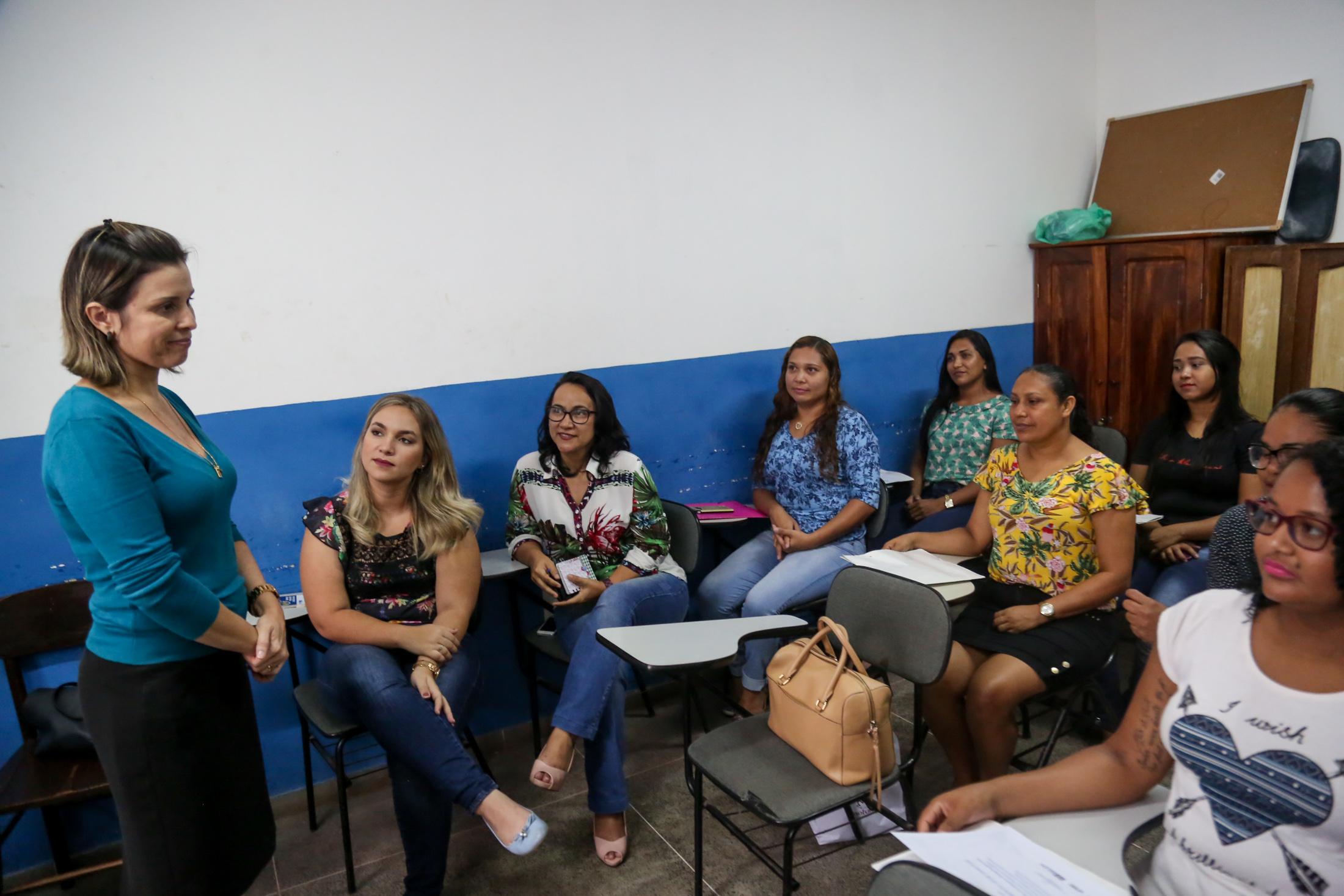 Concluintes de oficina de Currículo recebem dicas de produção visual 