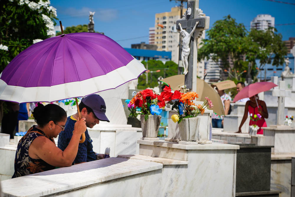 Dia de Finados registra público intenso nos cemitérios públicos de Belém