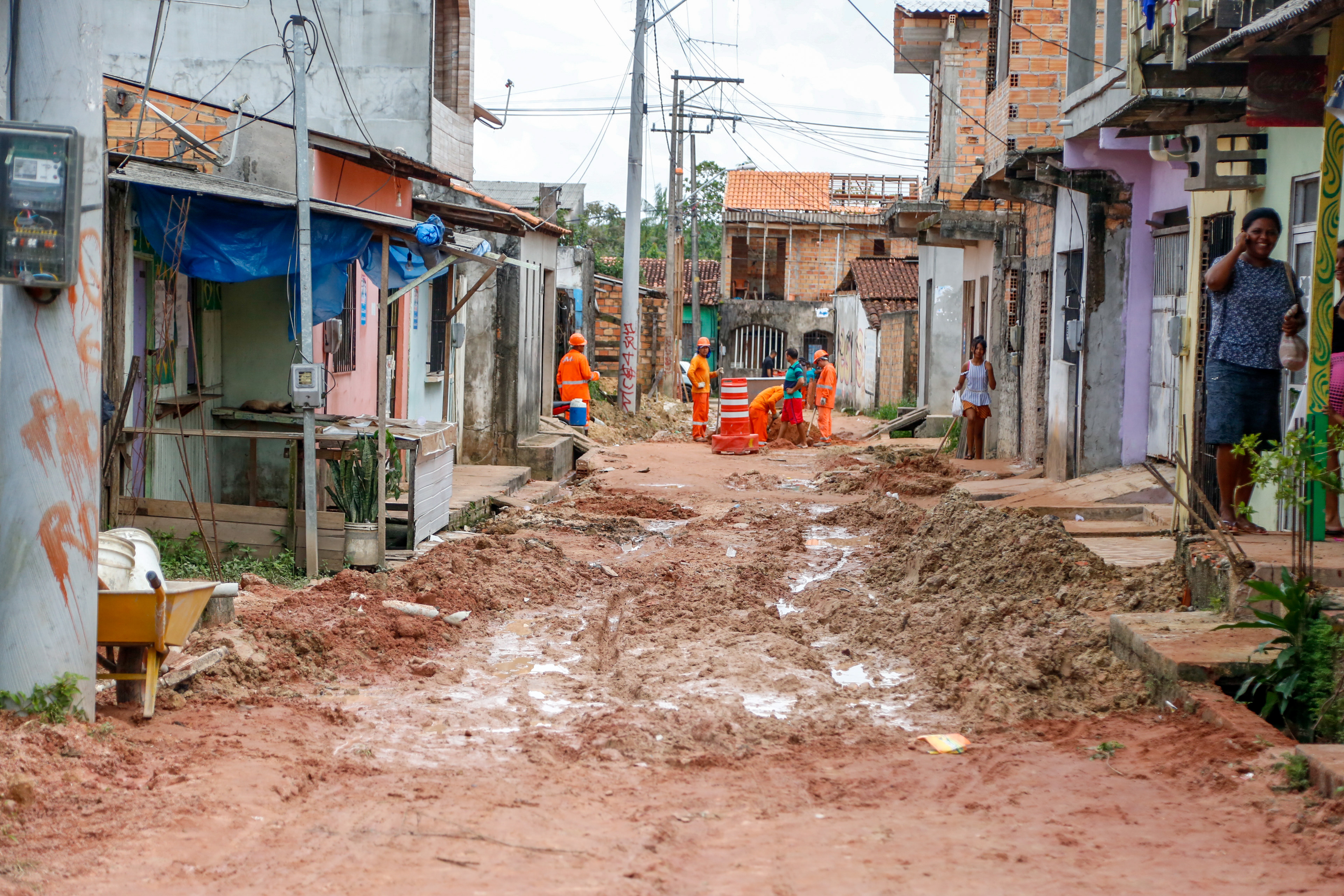 Obras de drenagem e pavimentação avançam nos bairros da Pratinha e Bengui