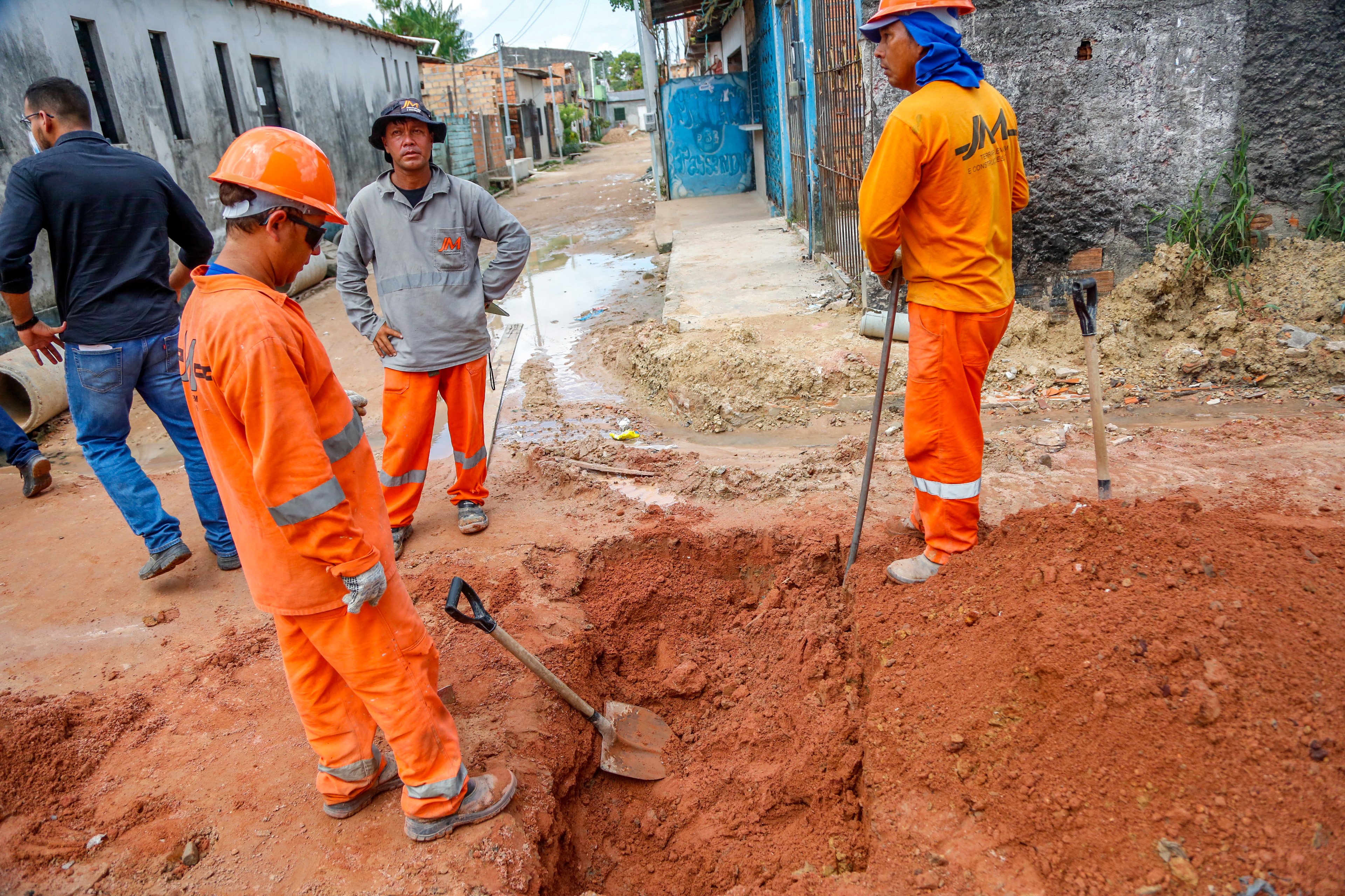Obras de drenagem e pavimentação avançam nos bairros da Pratinha e Bengui