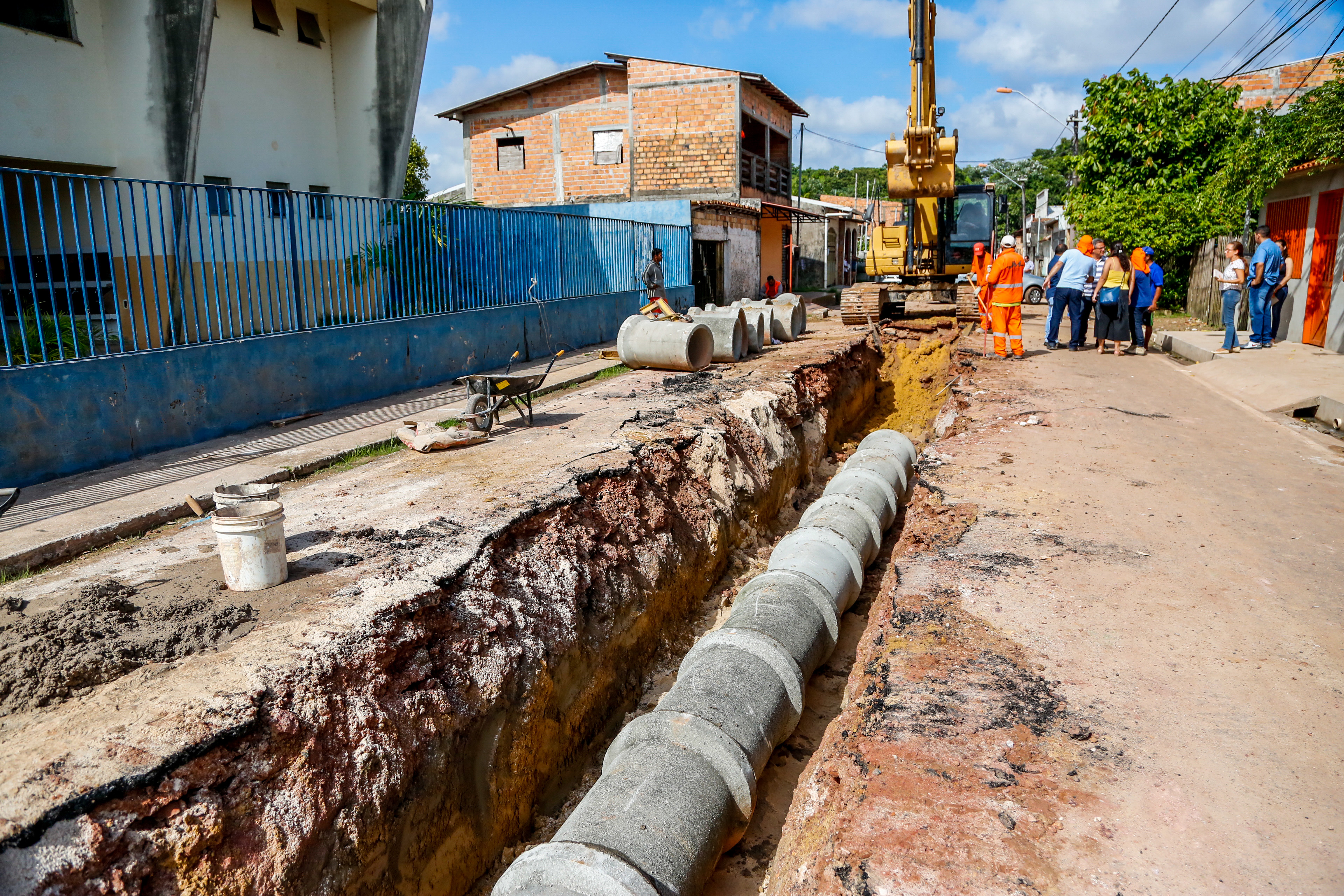 Obras de drenagem e pavimentação avançam nos bairros da Pratinha e Bengui