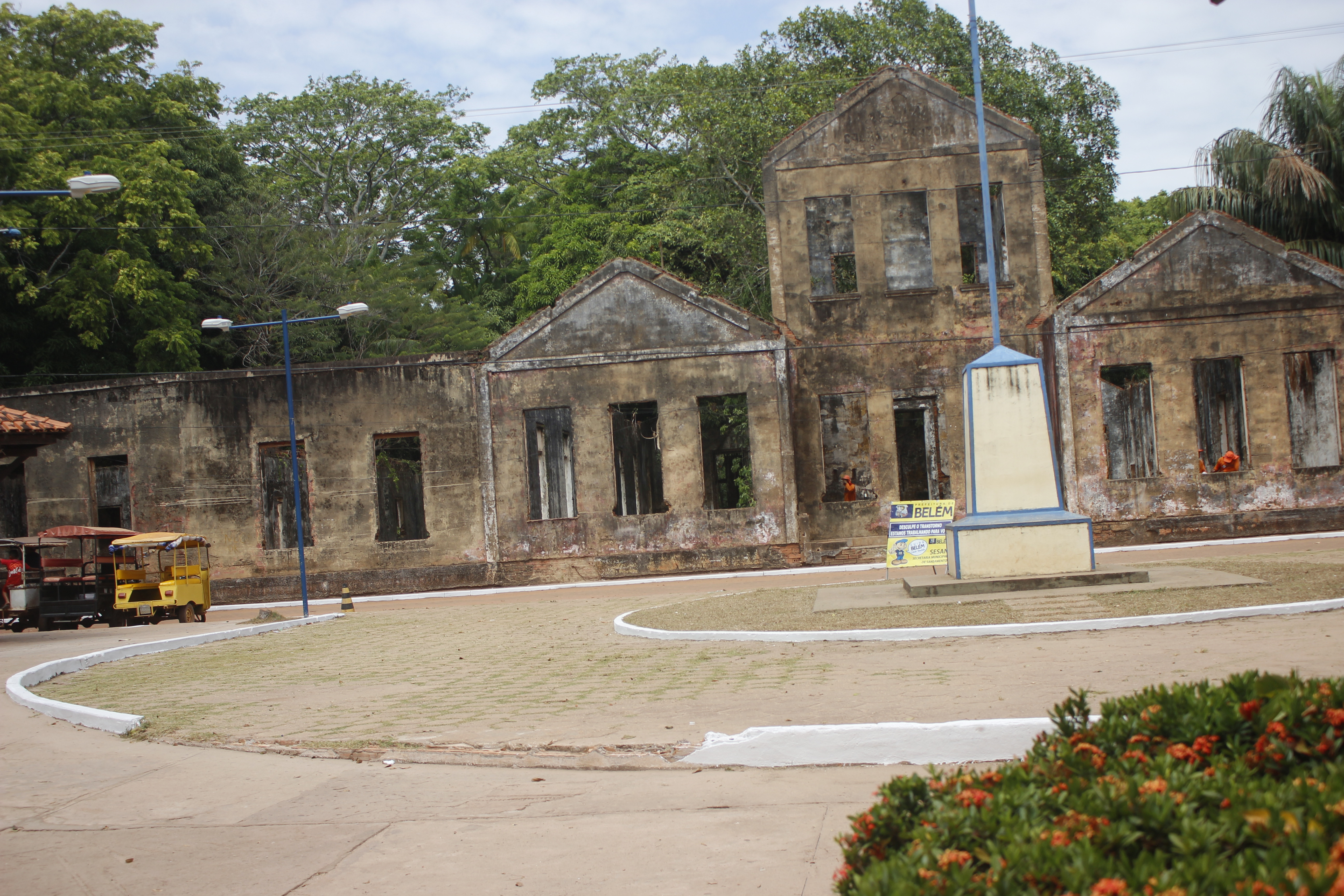 Prefeitura de Belém realiza ações de limpeza em Cotijuba
