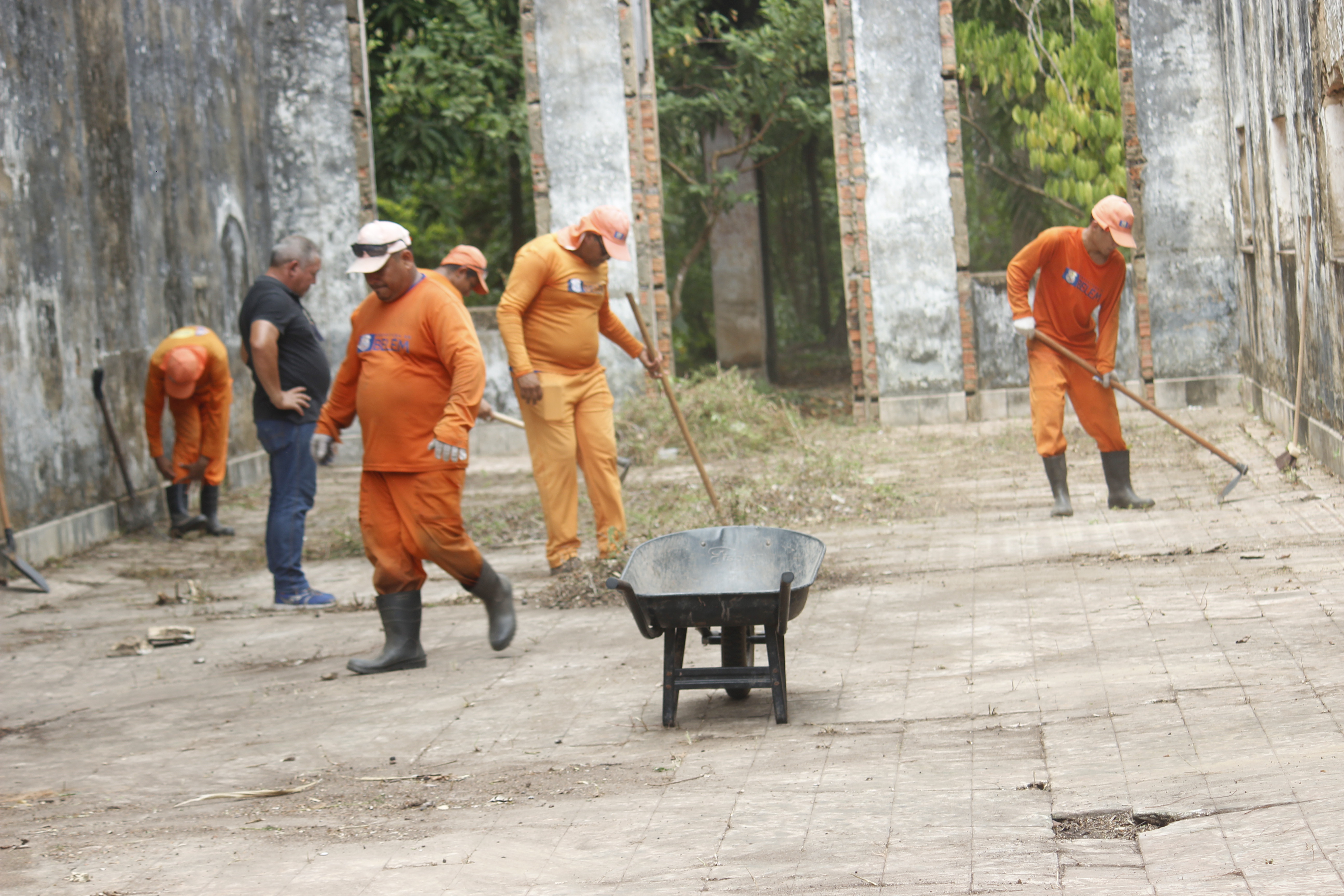 Prefeitura de Belém realiza ações de limpeza em Cotijuba
