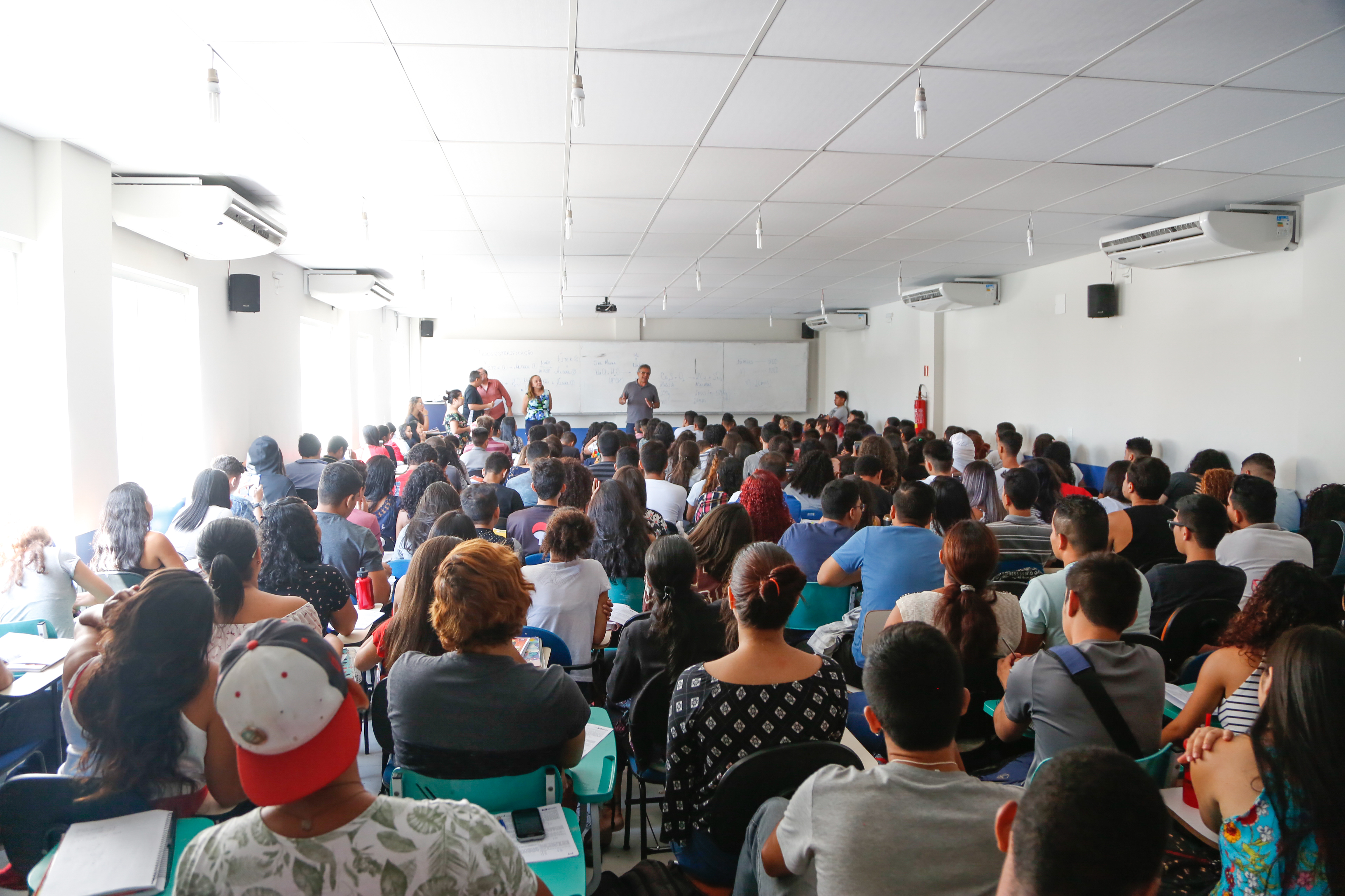 Pré-vestibular Municipal promove maratona de aulas para o Enem