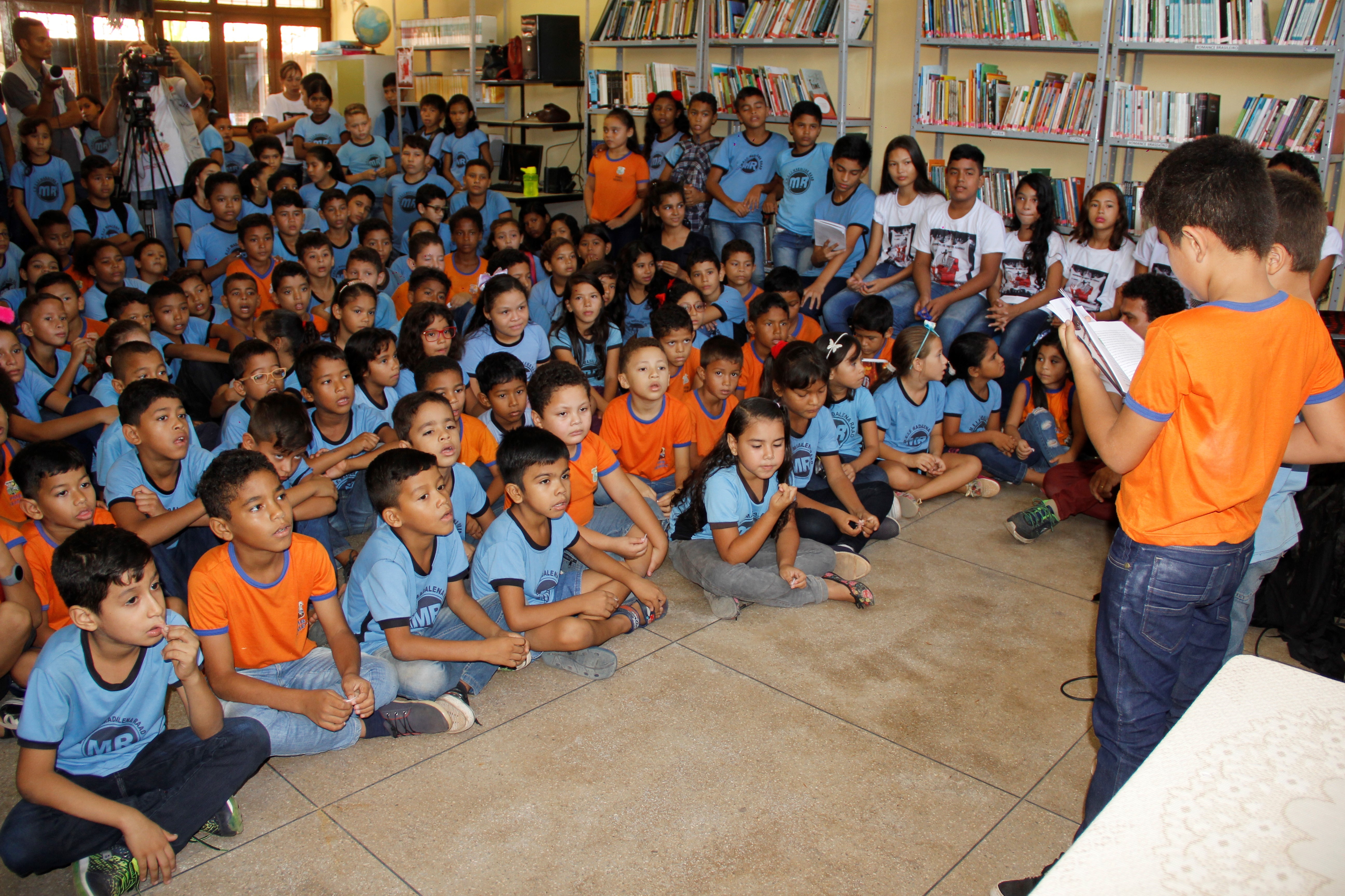 Alunos de escola municipal lançam livro sobre as lendas de Icoaraci