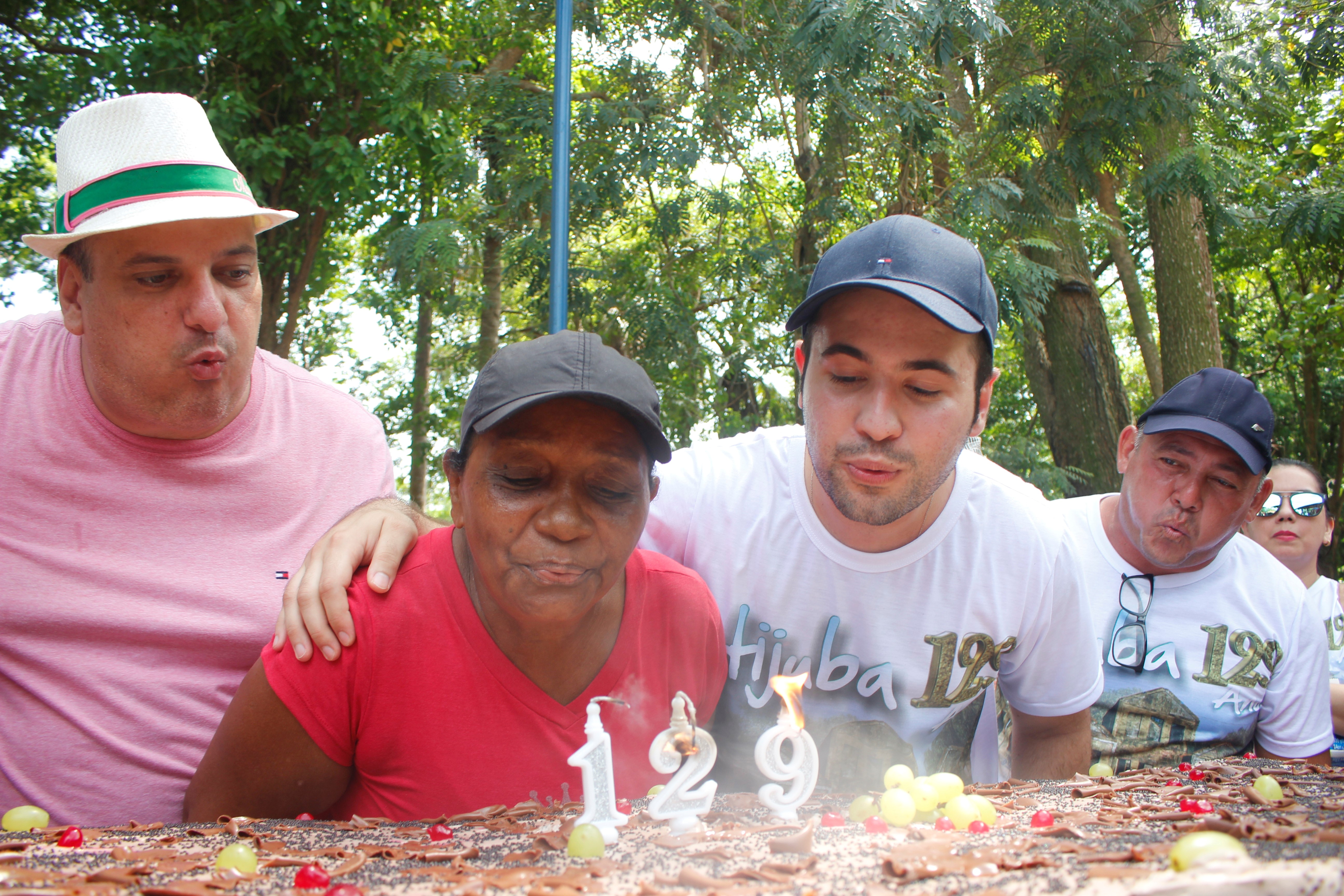 Corte do bolo encerra os dois dias de programação do aniversário de 129 anos de Cotijuba