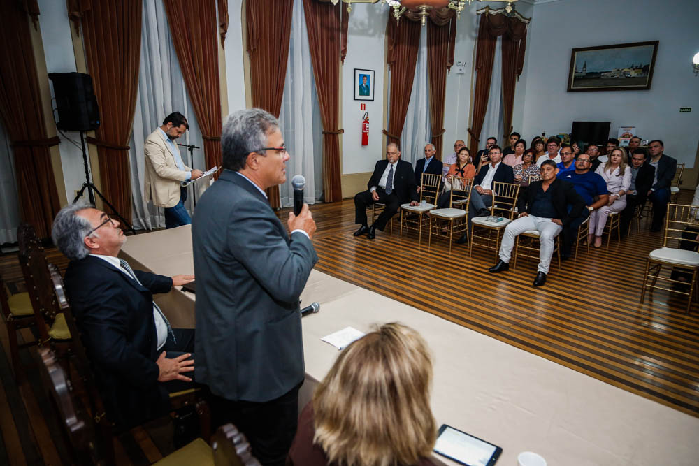 Membros do Conselho de Desenvolvimento Urbano tomam posse