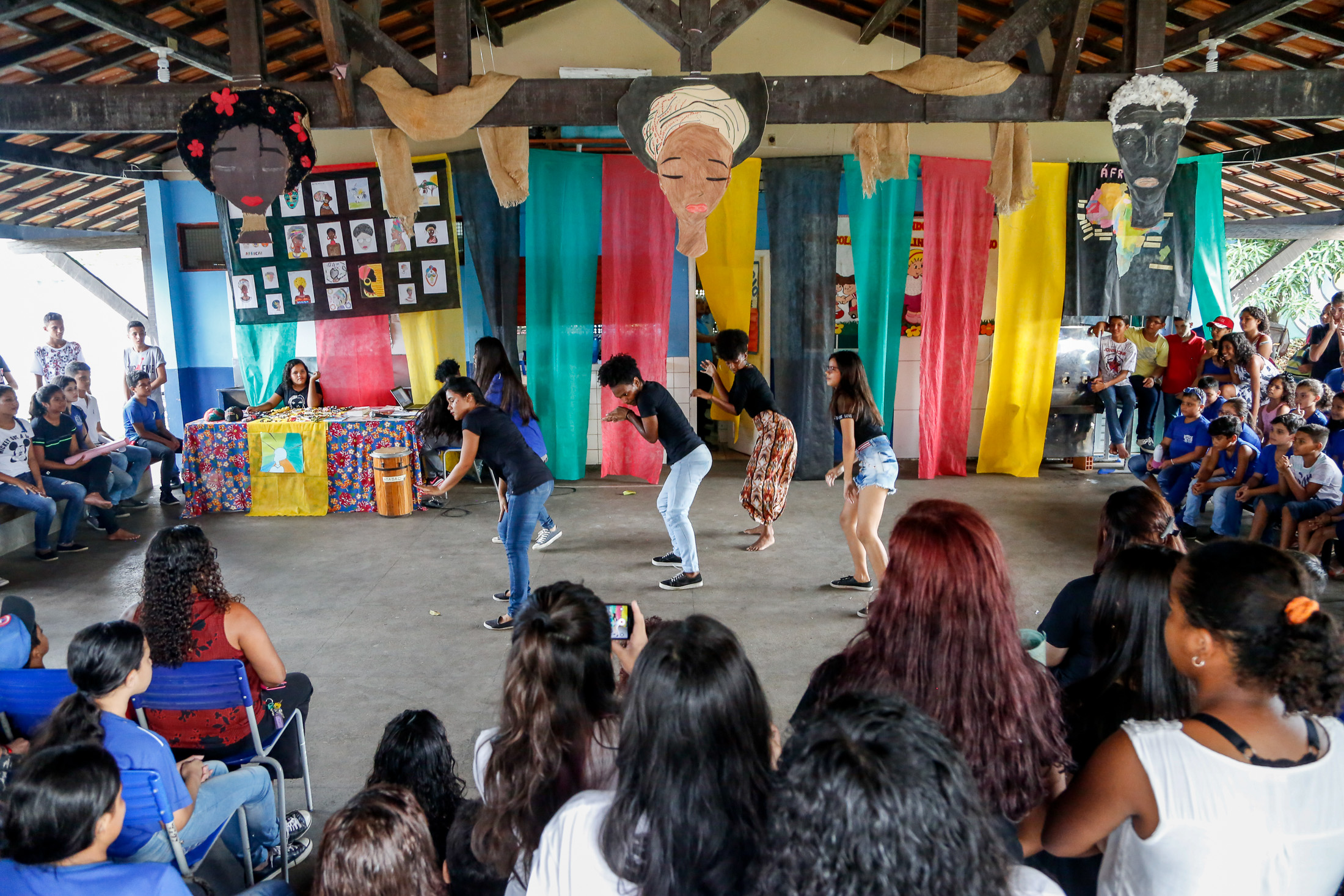 Alunos da escola Palmira Lins de Carvalho celebram o Dia da Consciência Negra 