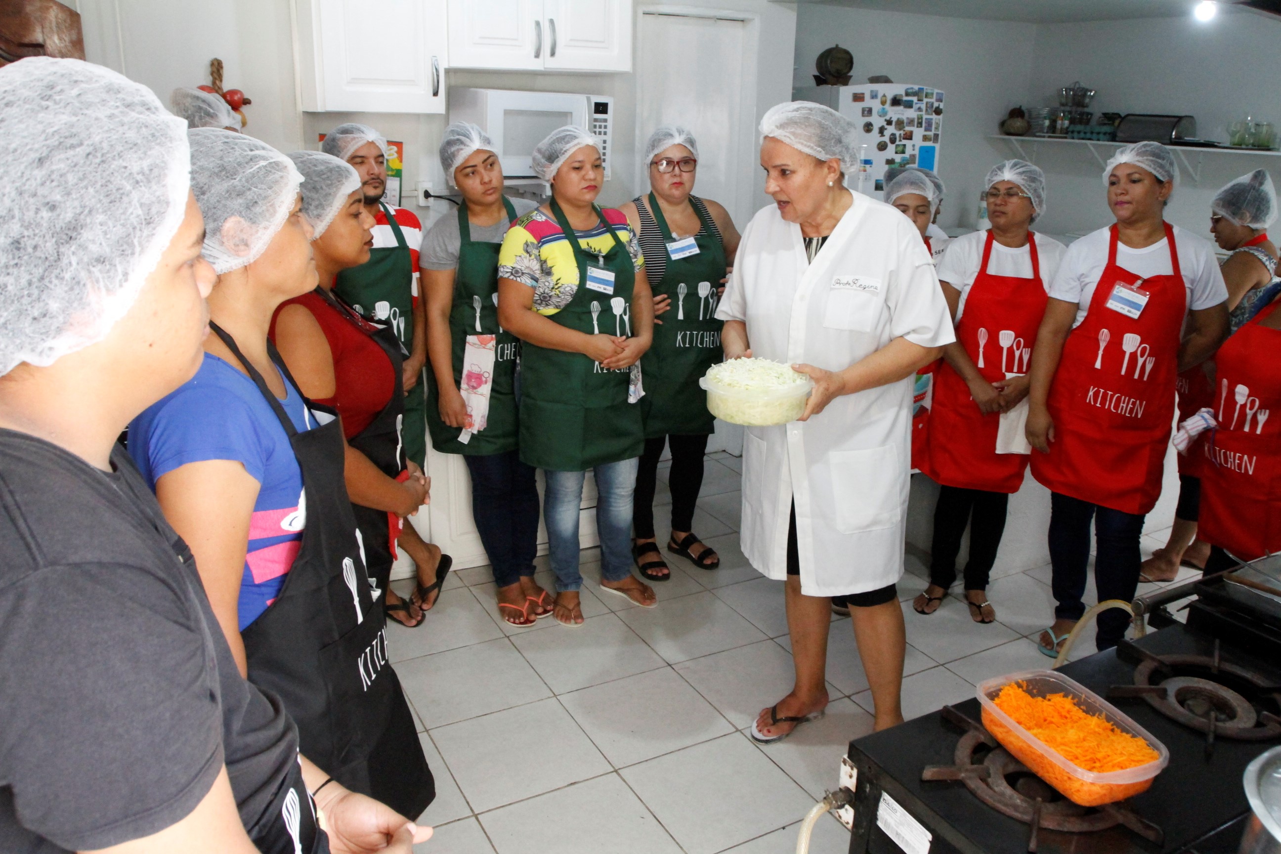 Curso de culinária é nova oportunidade de qualificação para moradores da Cremação