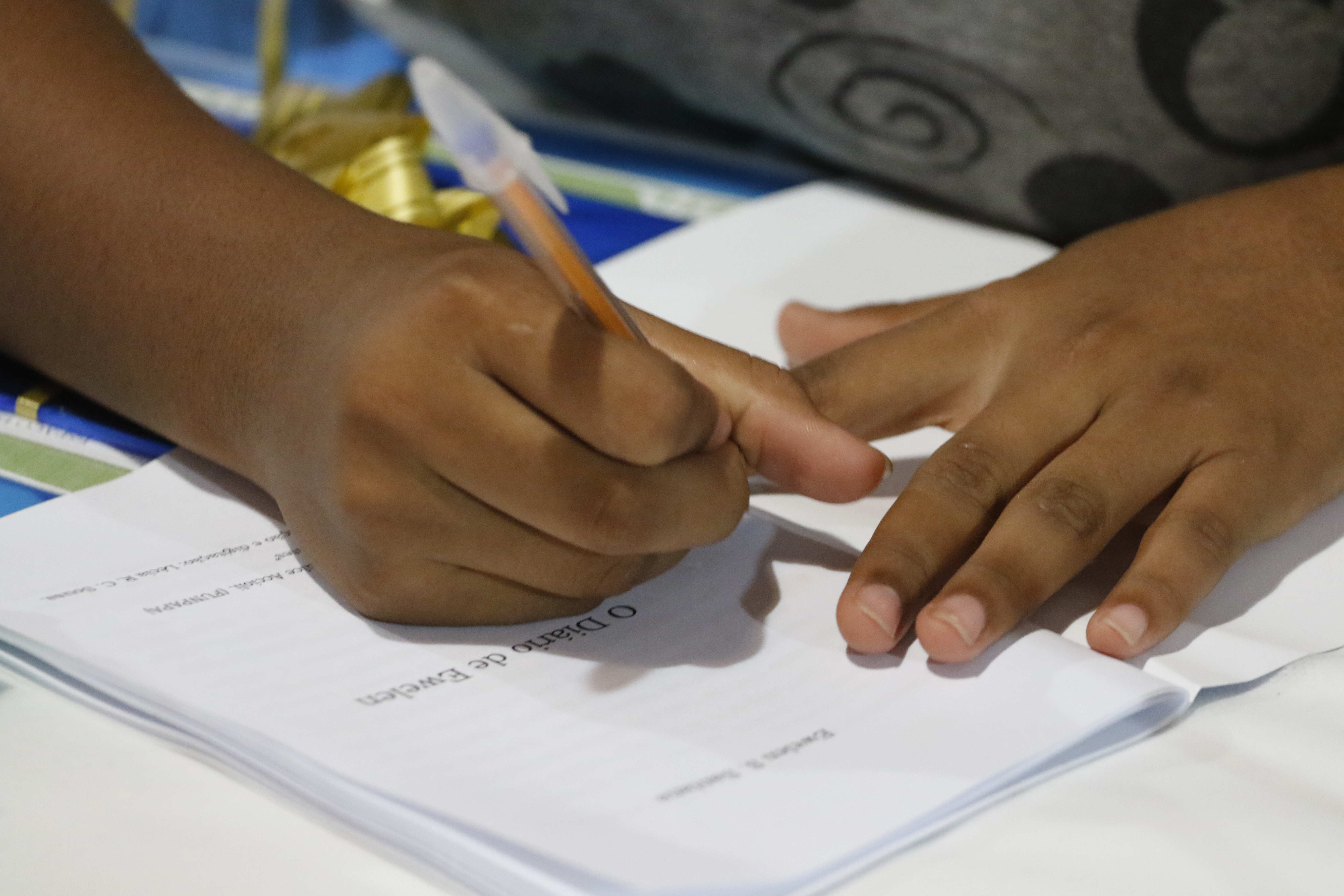 Jovens acolhidas em abrigo da Prefeitura relatam suas histórias em livros