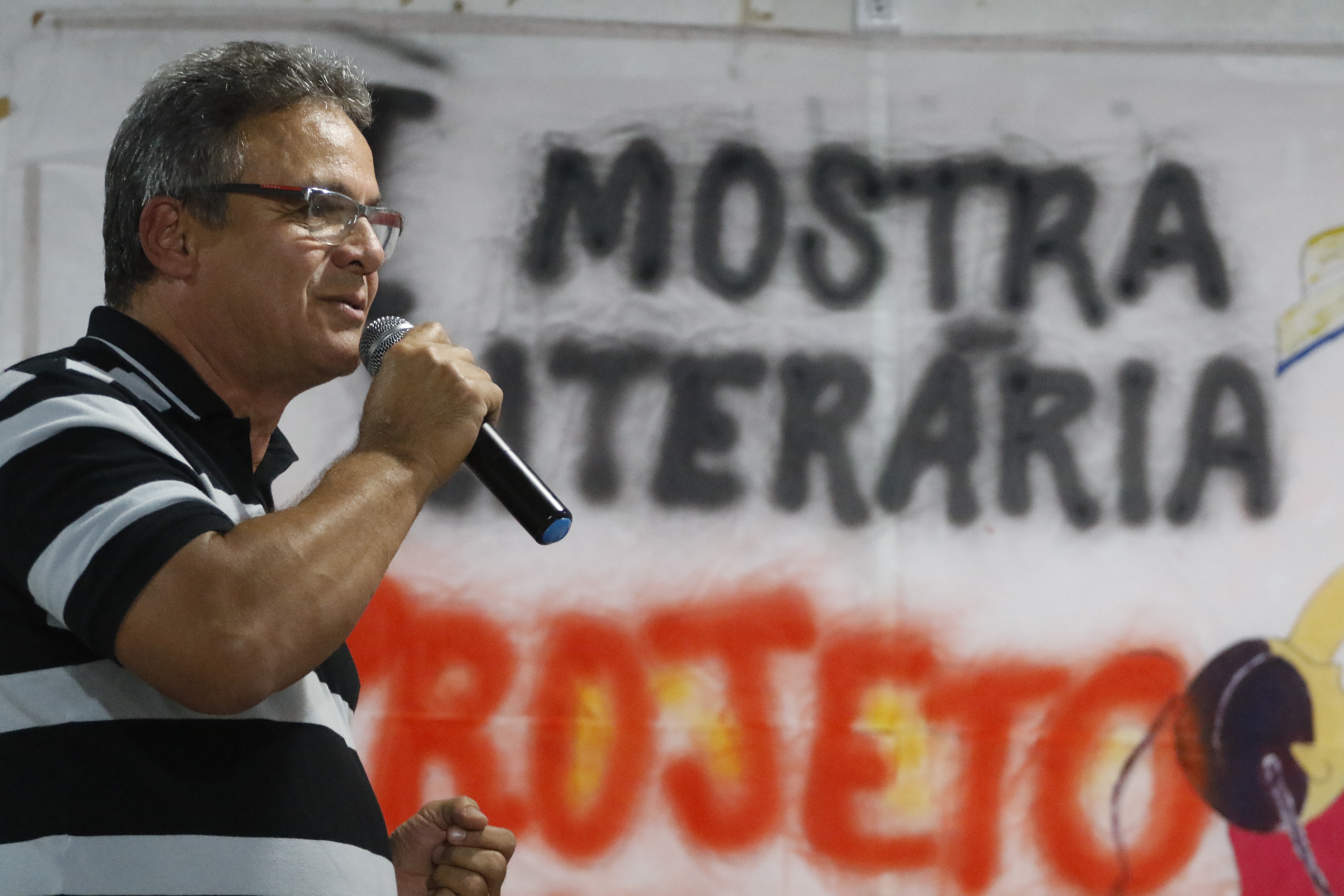 Jovens acolhidas em abrigo da Prefeitura relatam suas histórias em livros