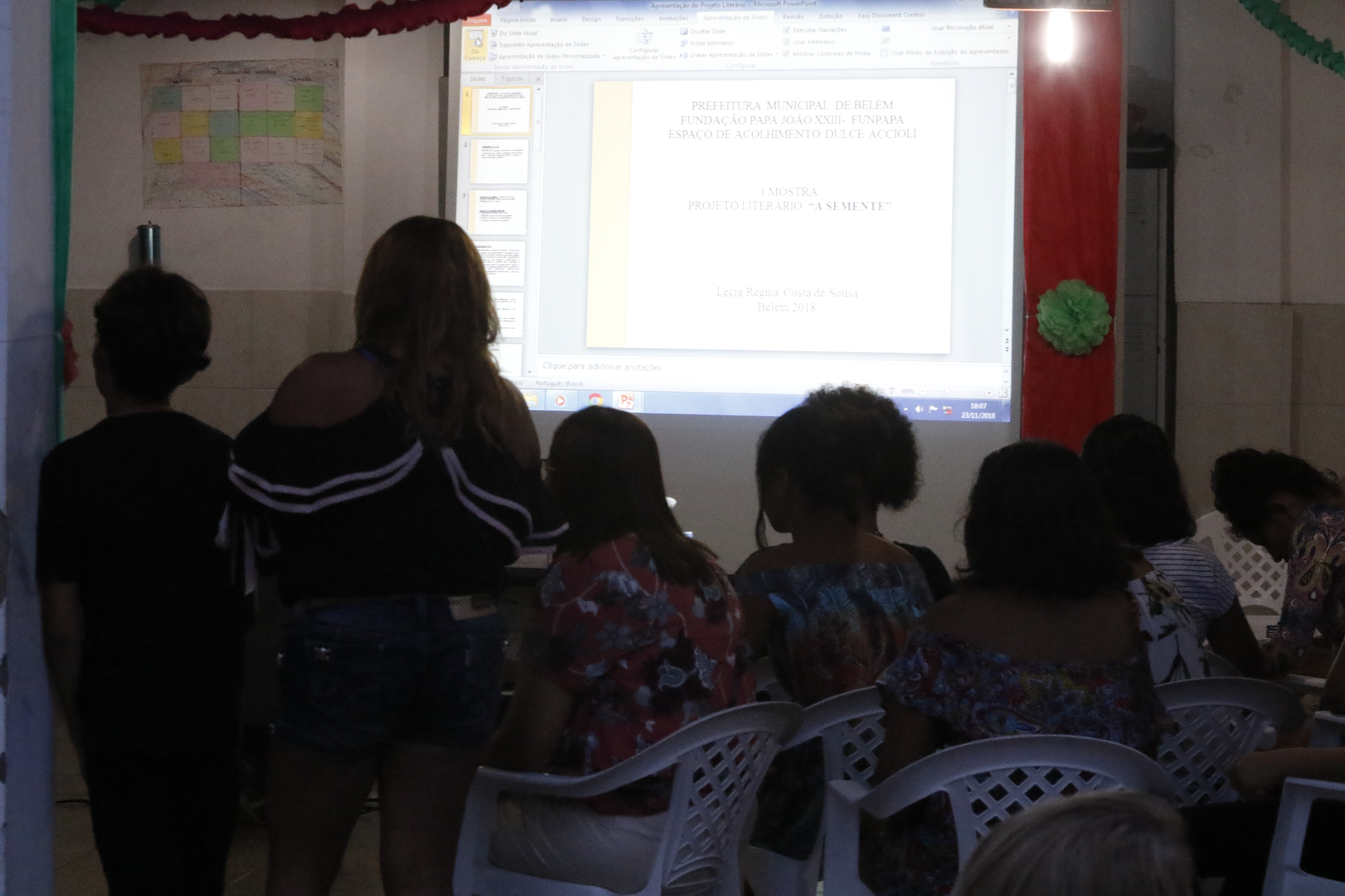 Jovens acolhidas em abrigo da Prefeitura relatam suas histórias em livros