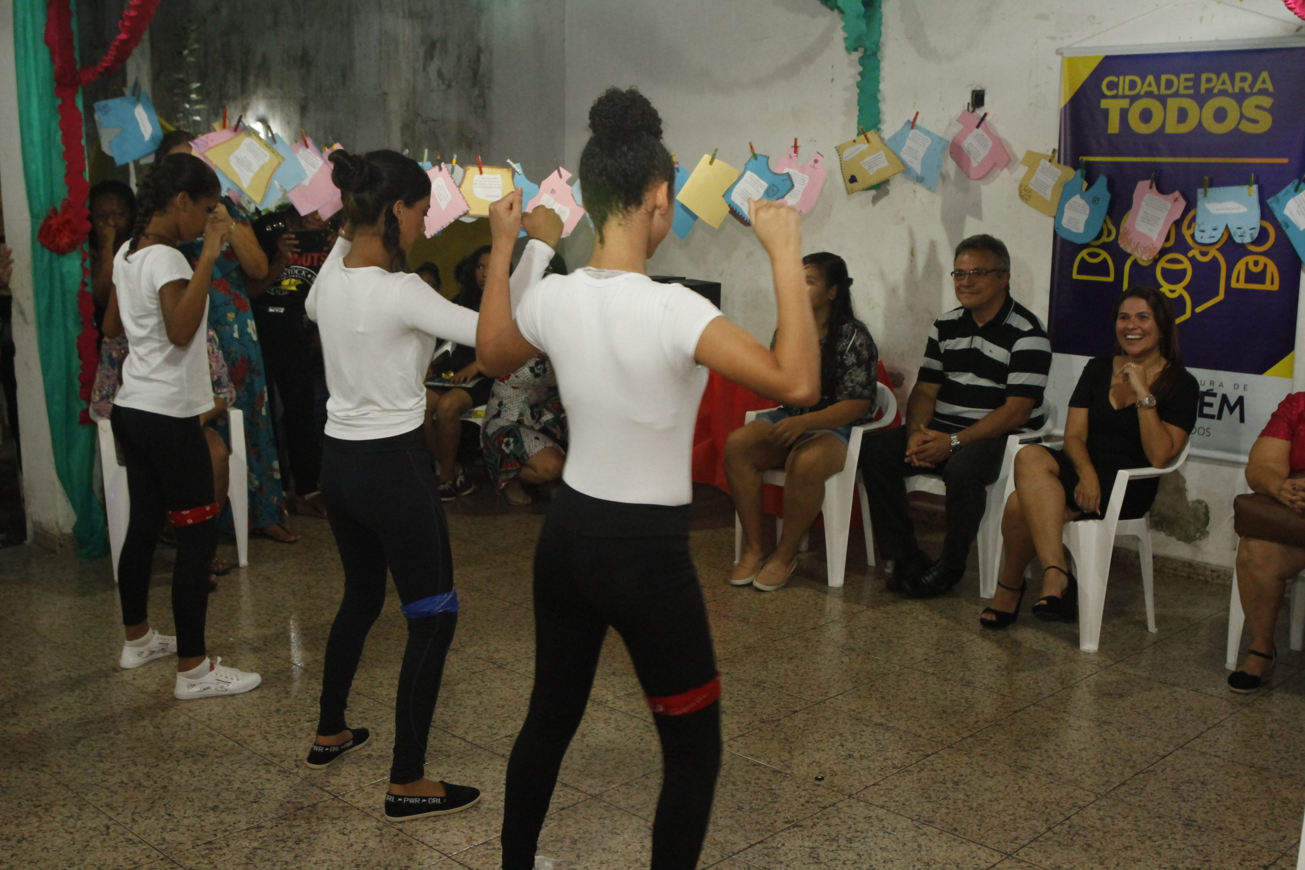 Jovens acolhidas em abrigo da Prefeitura relatam suas histórias em livros